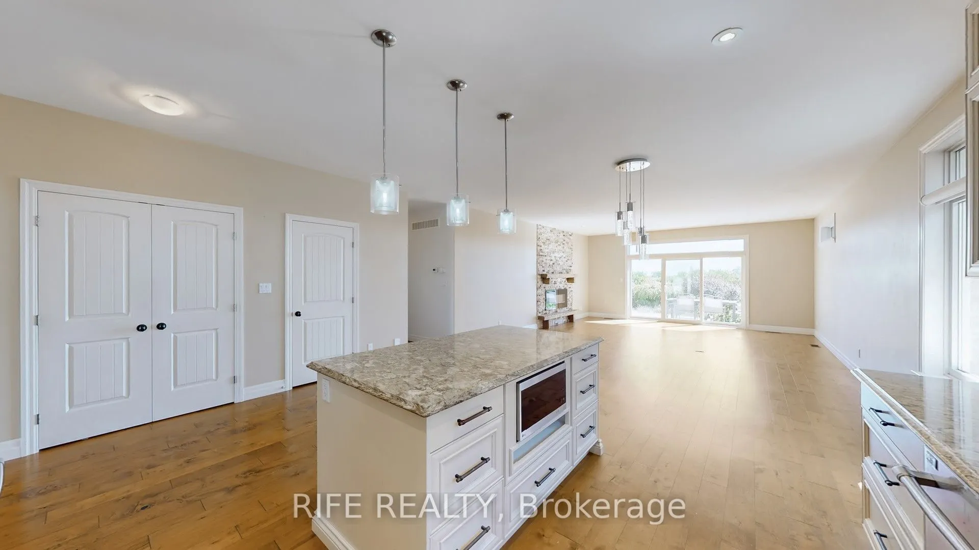 11 Crews Crescent W