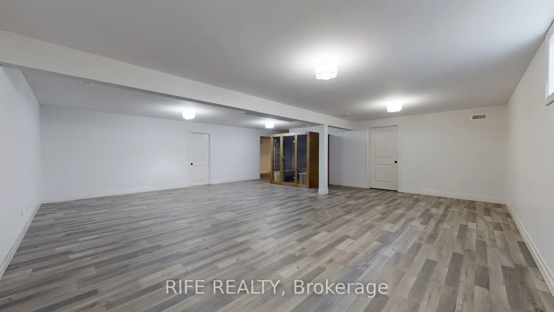 11 Crews Crescent W