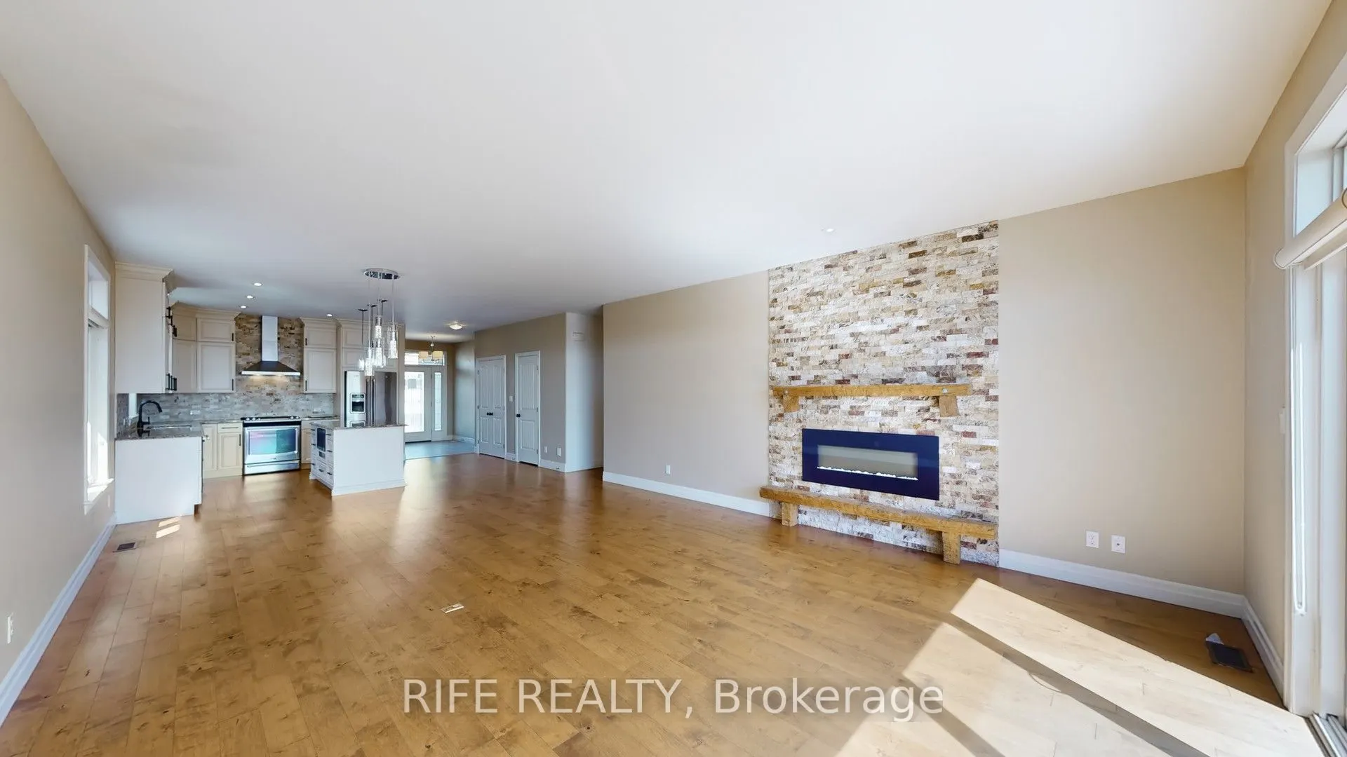 11 Crews Crescent W