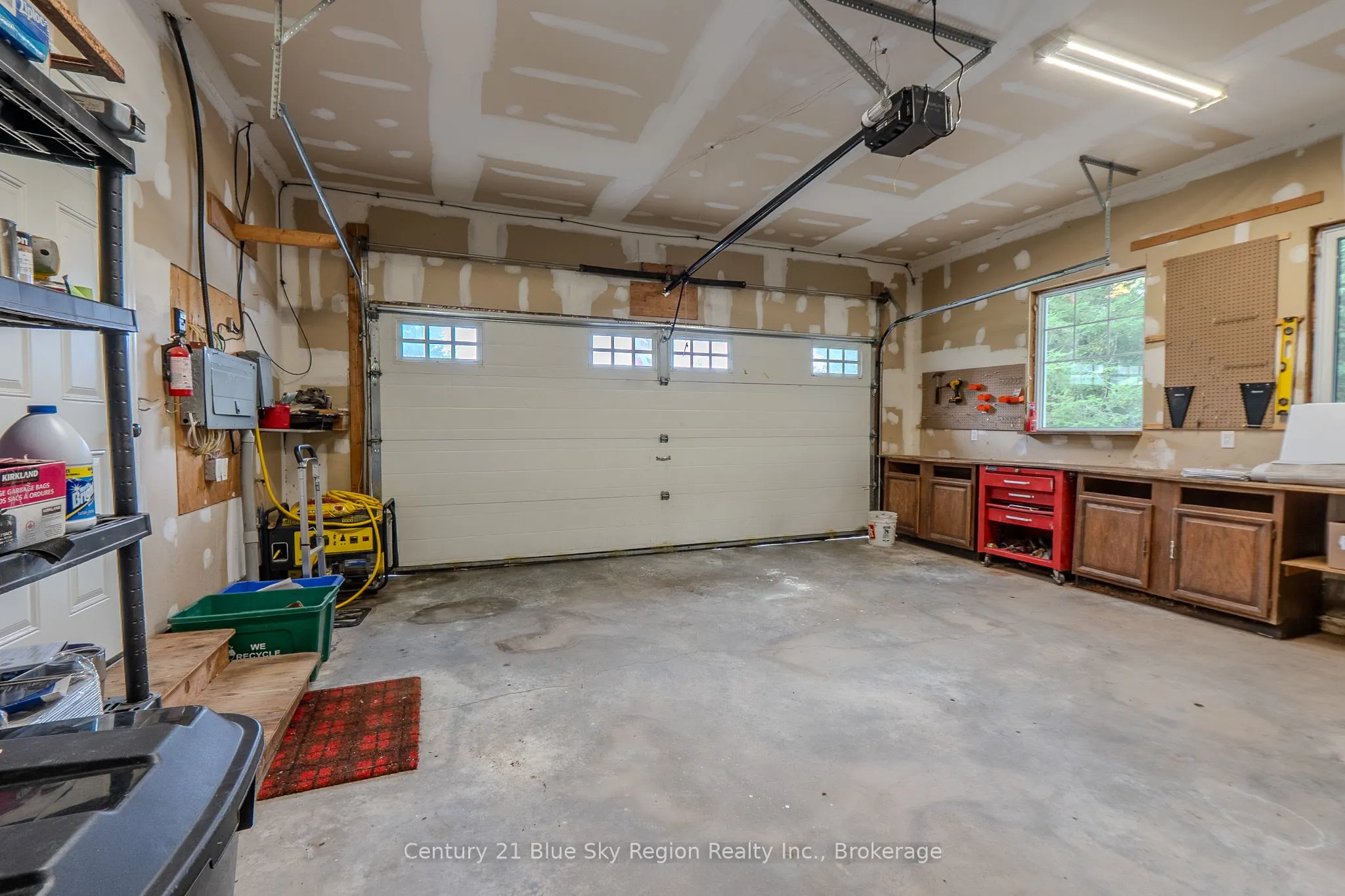 200 Memorial Drive E