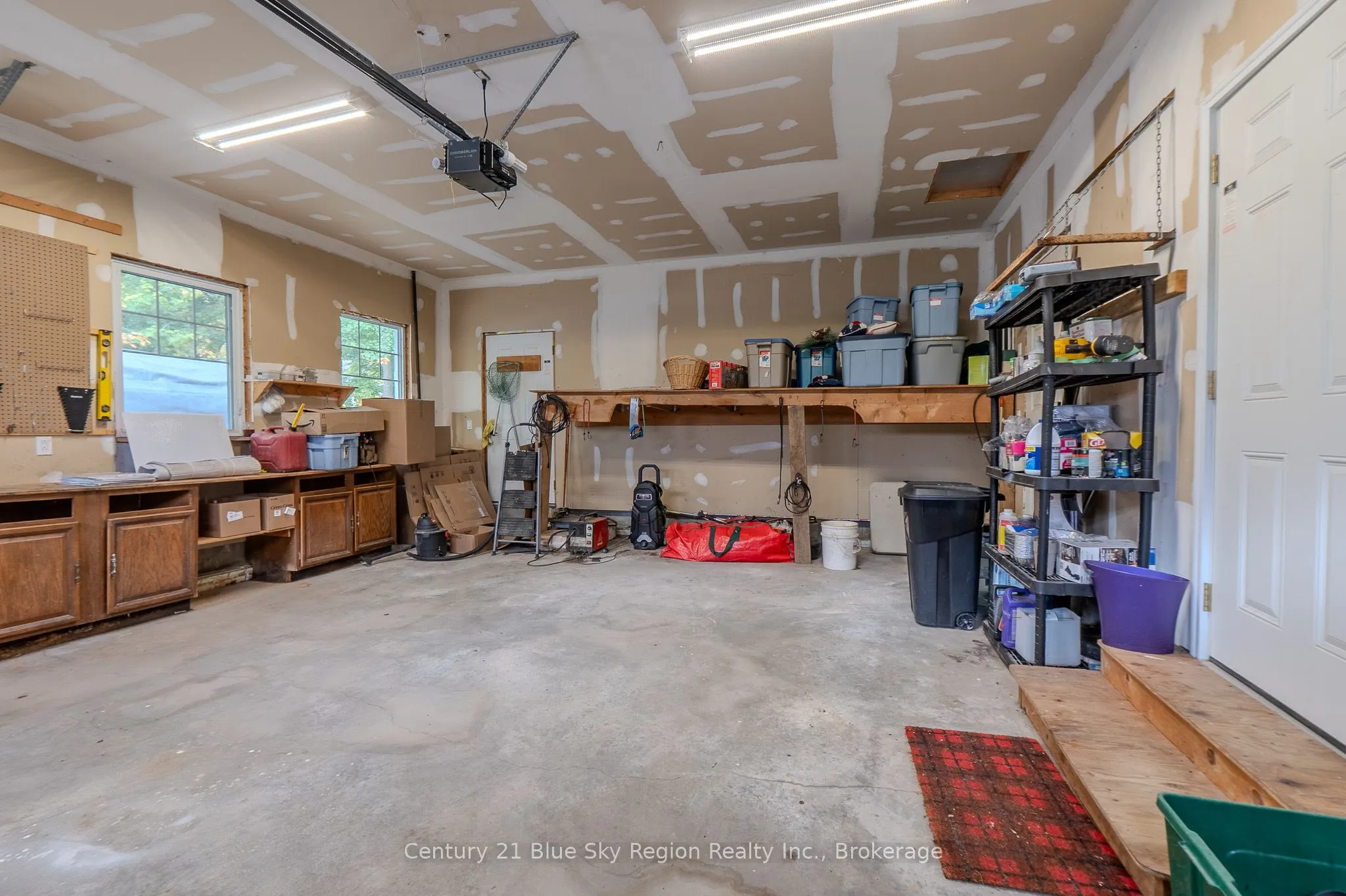 200 Memorial Drive E