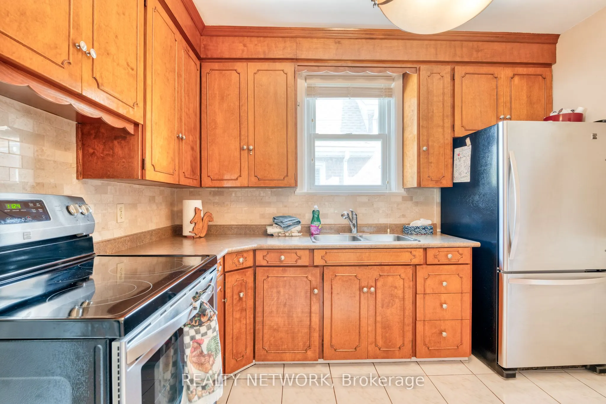 102 Barons Avenue S