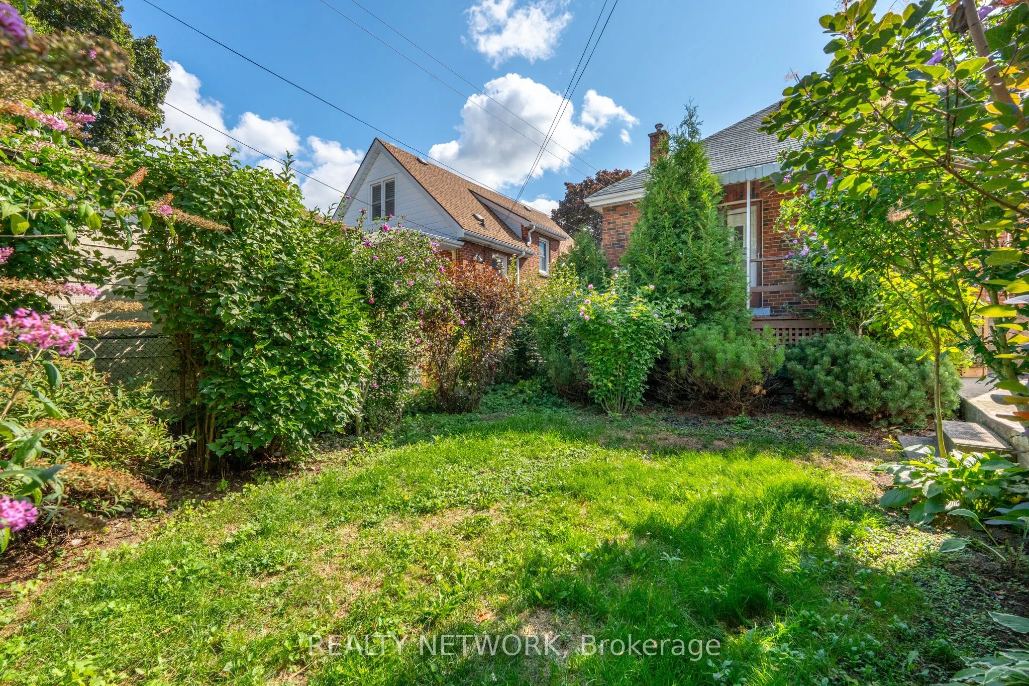 102 Barons Avenue S