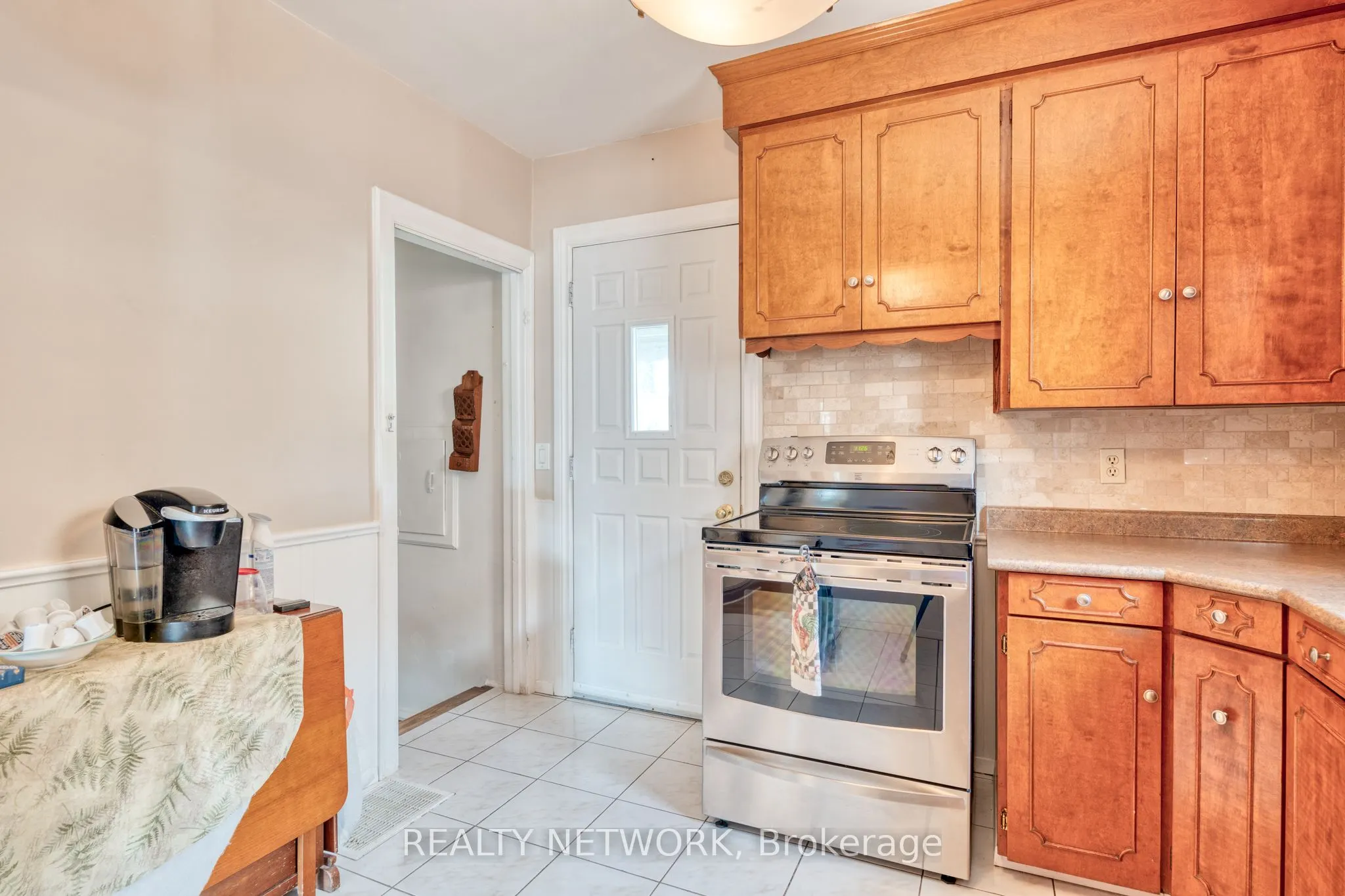 102 Barons Avenue S