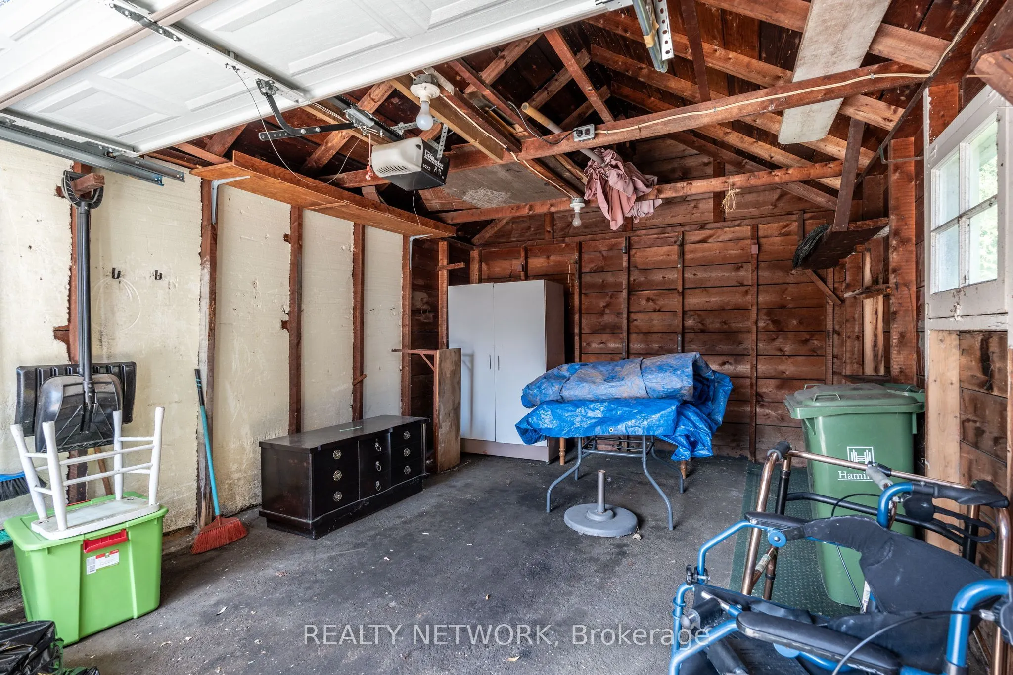 102 Barons Avenue S