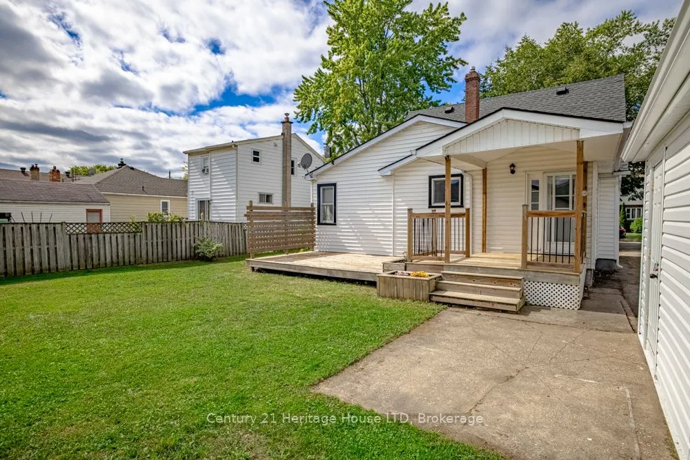 68 Wallace Avenue S