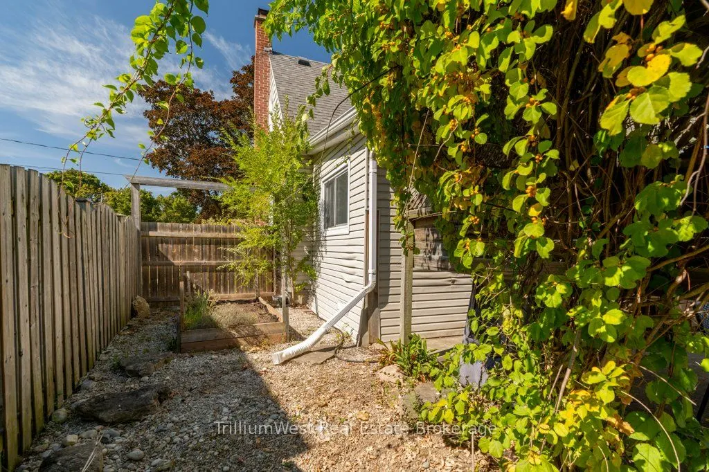 18 St. Clair Avenue