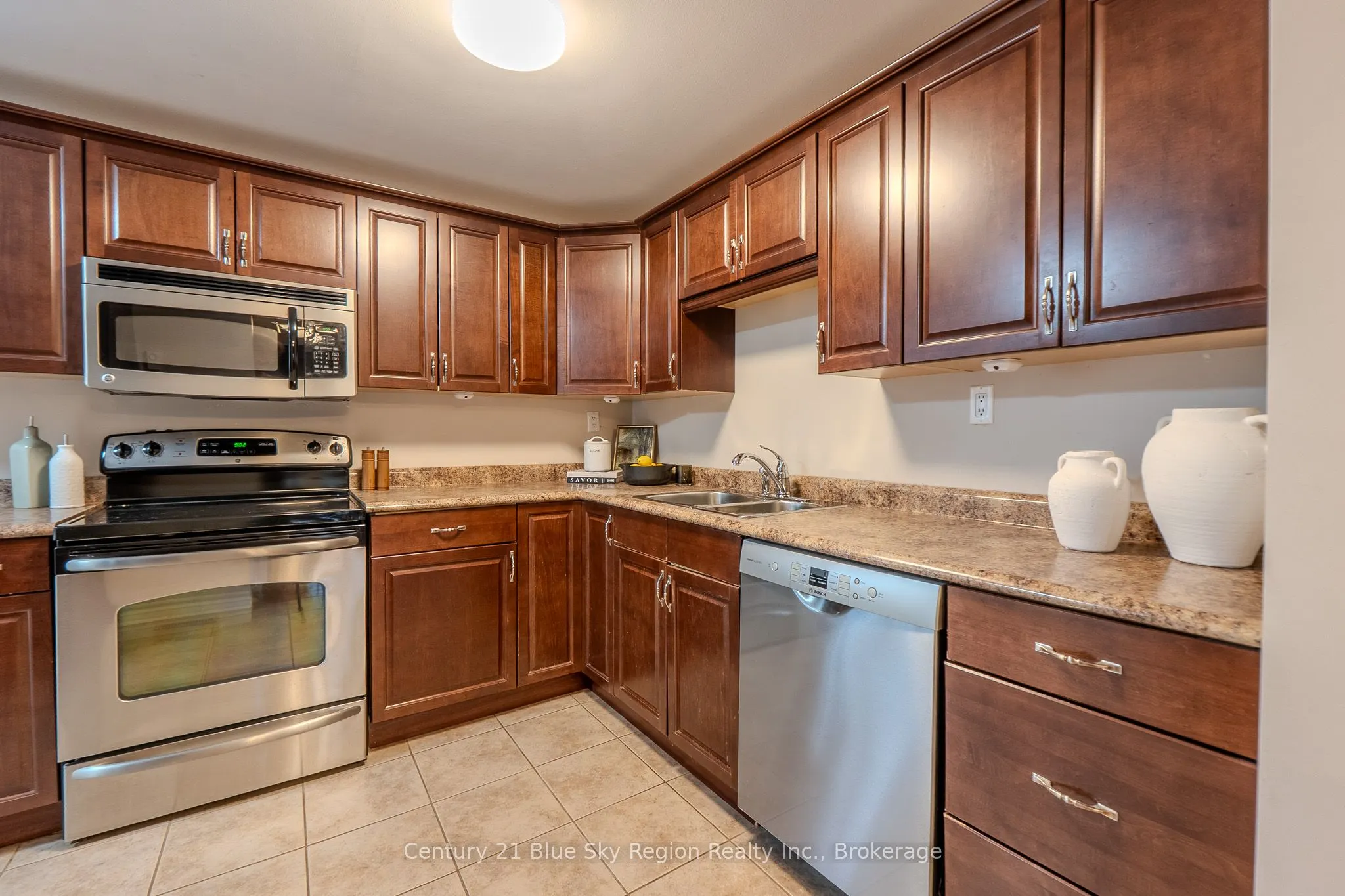 644 Lakeshore Drive, #20