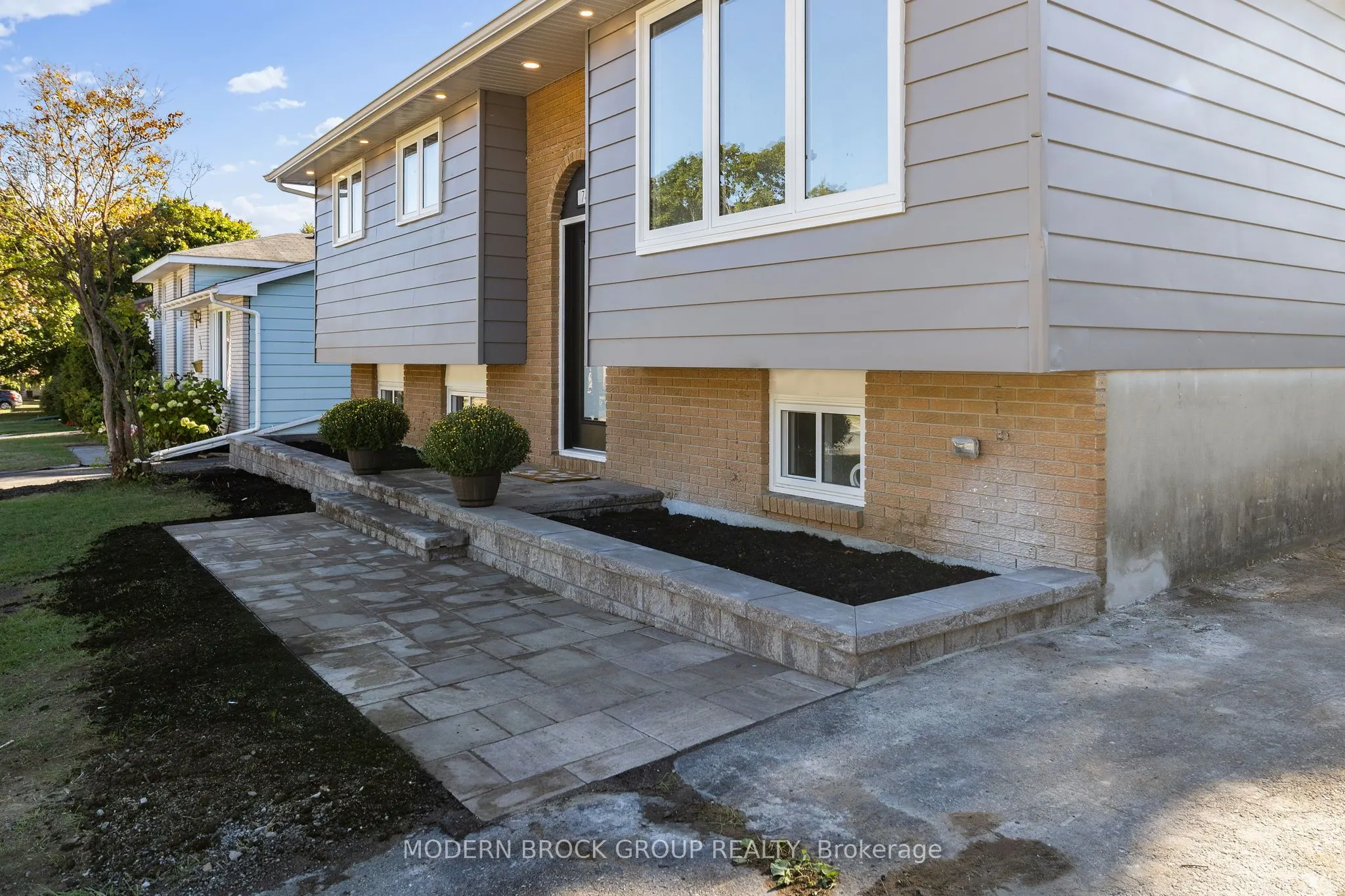 744 Comstock Crescent