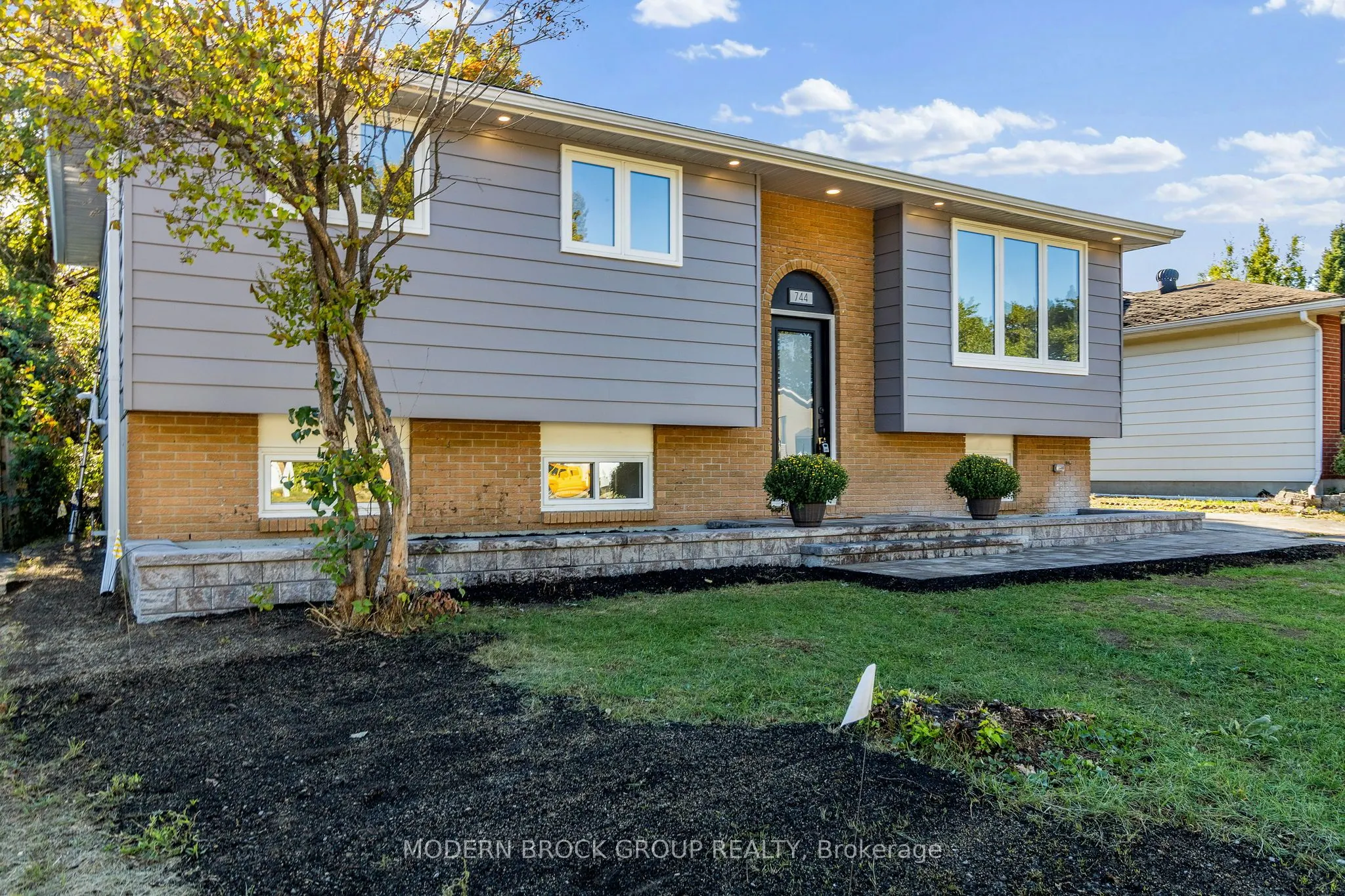 744 Comstock Crescent