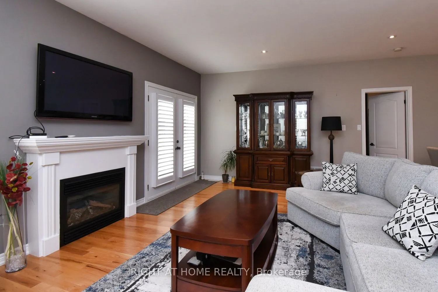 288 Main Street E, #4