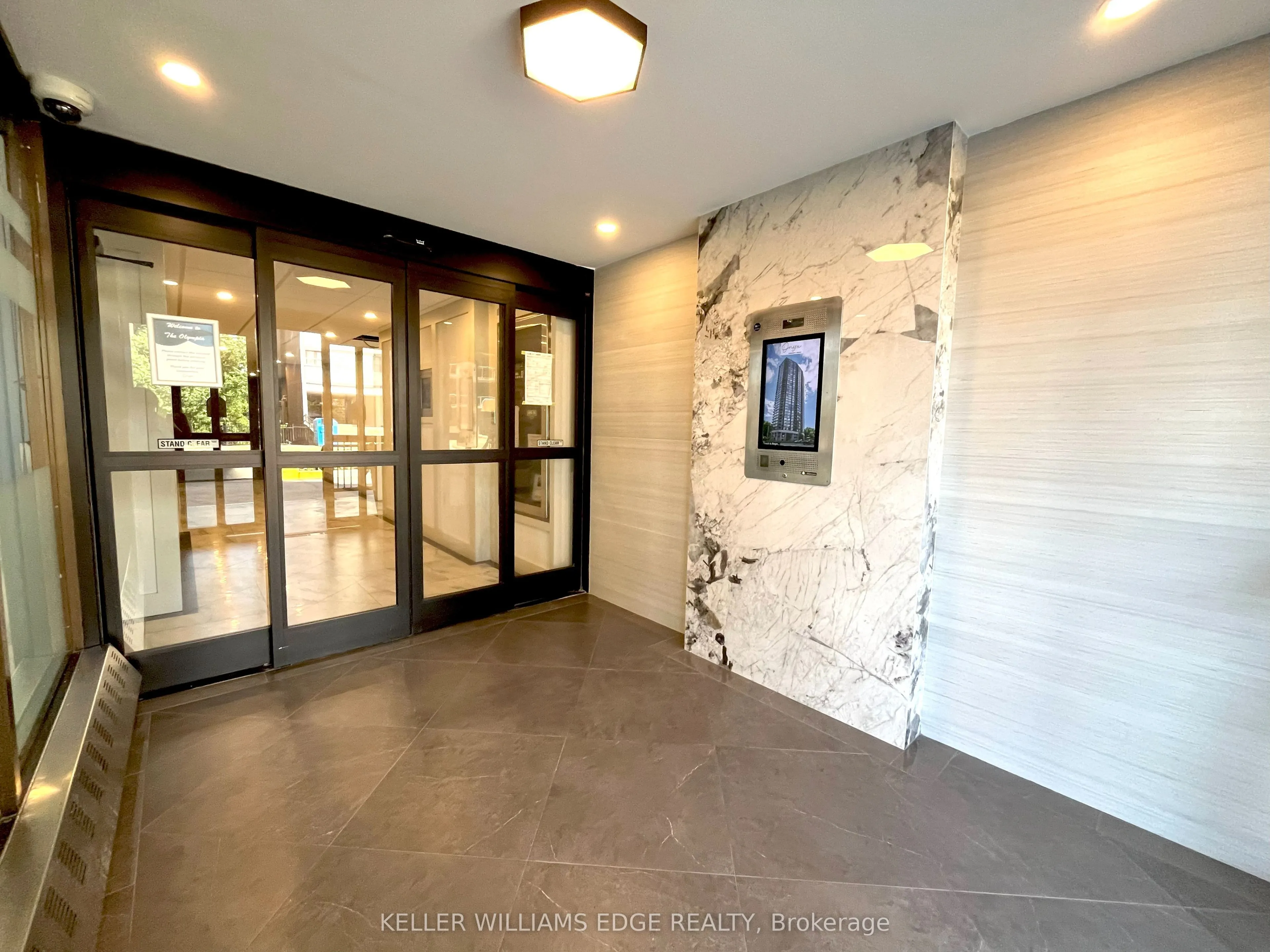 150 Charlton Avenue E, #2206