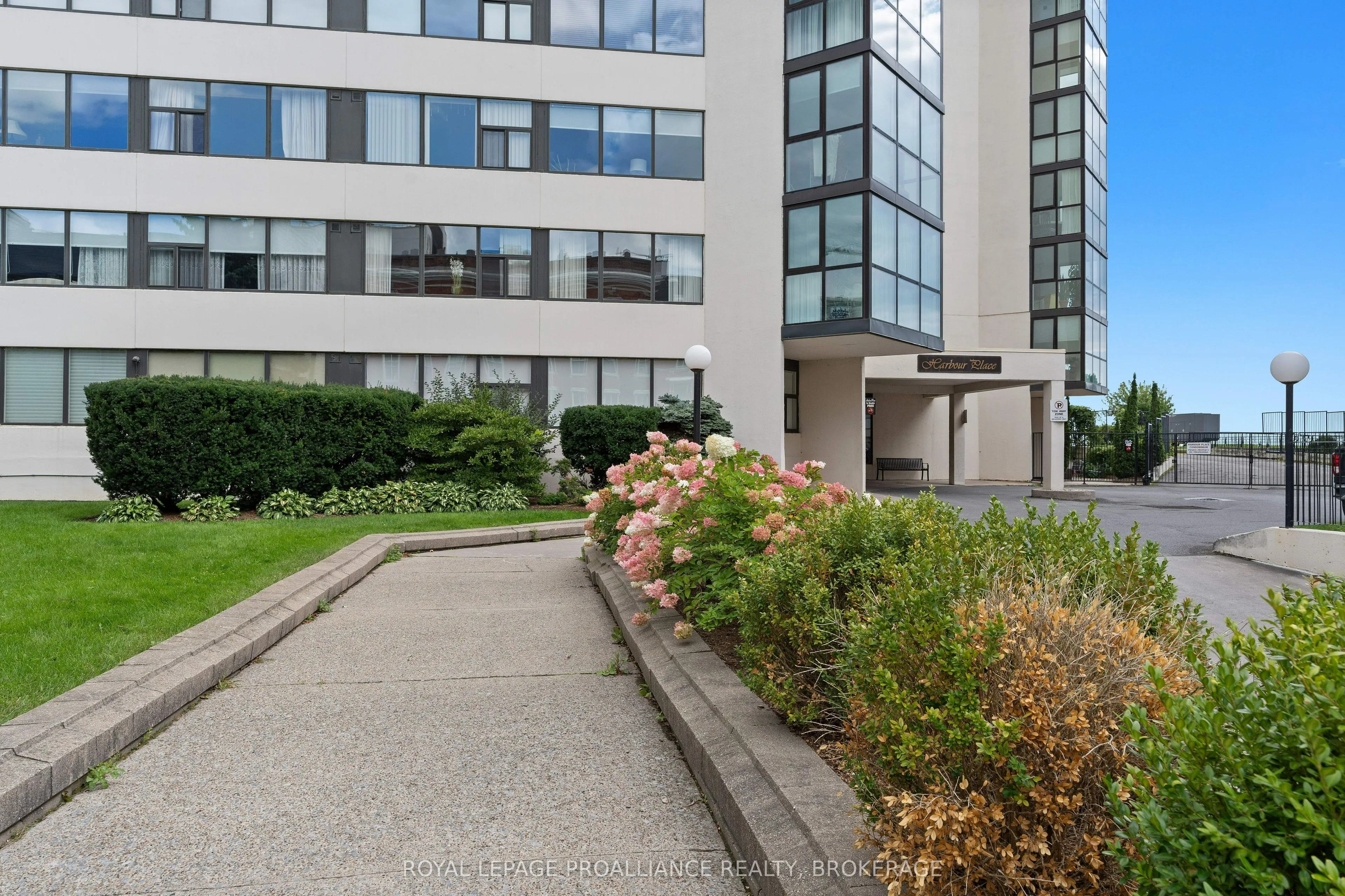 185 Ontario Street, #403