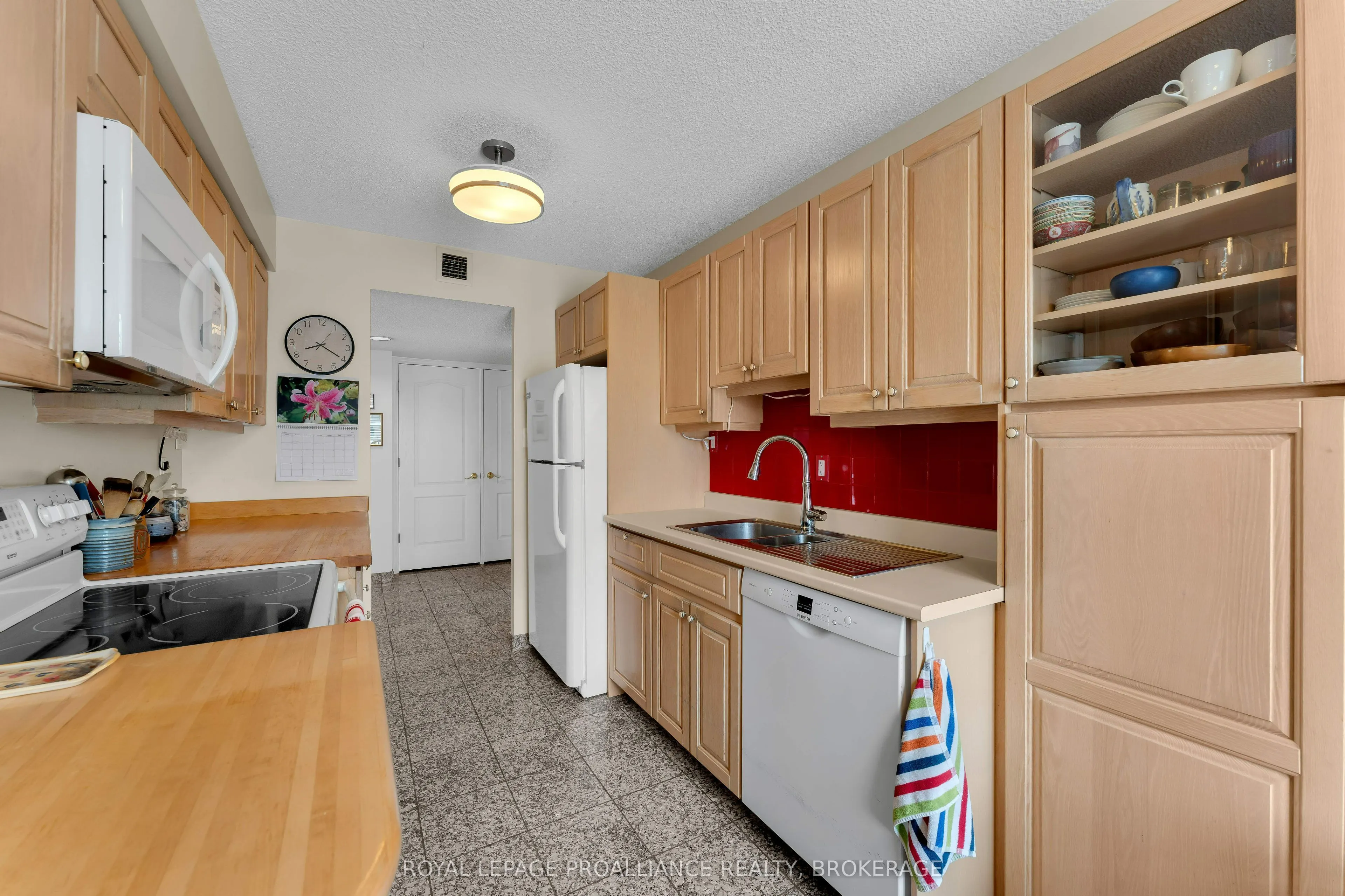 185 Ontario Street, #403