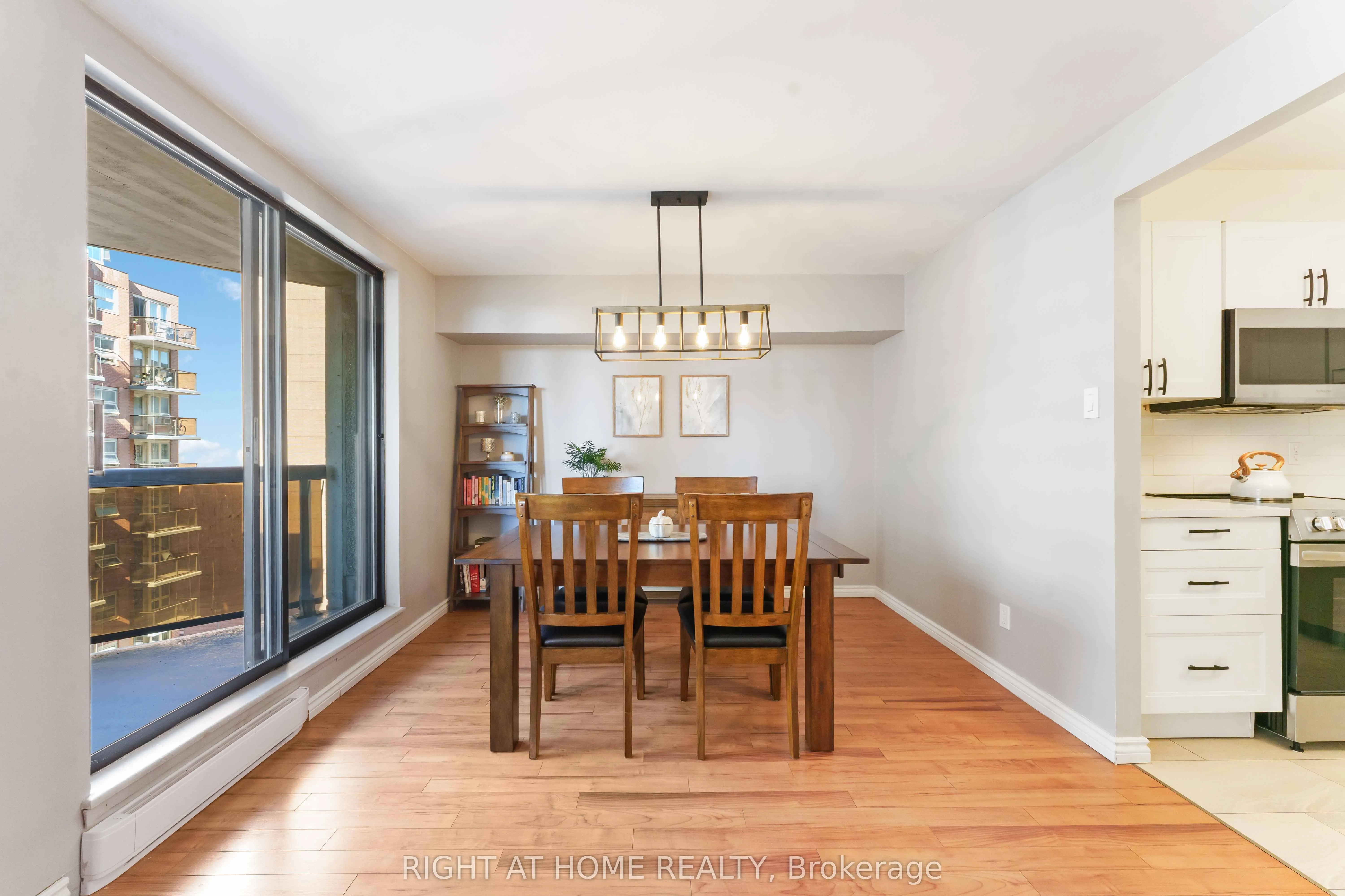 470 Laurier Avenue W, #801