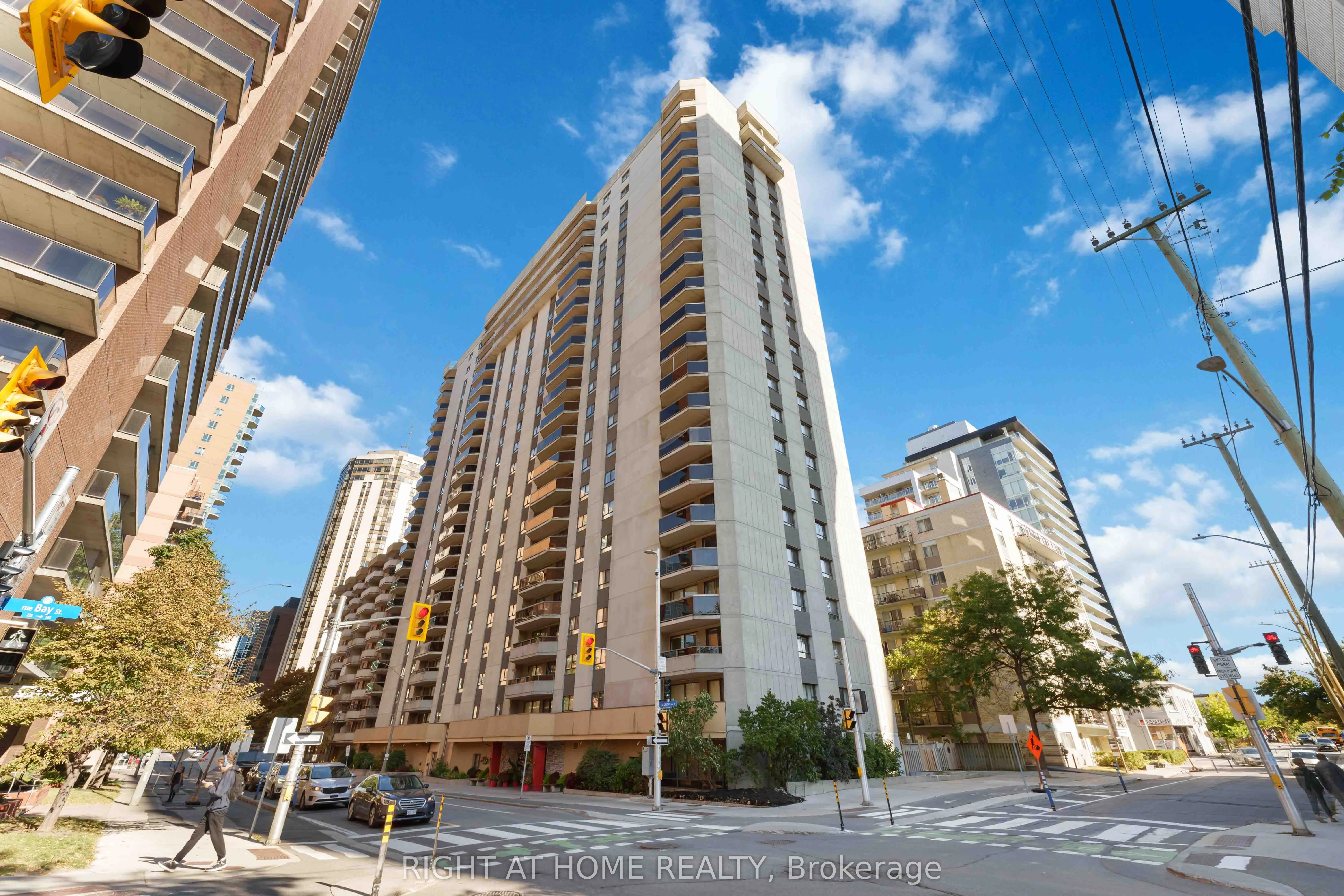 470 Laurier Avenue W, #801