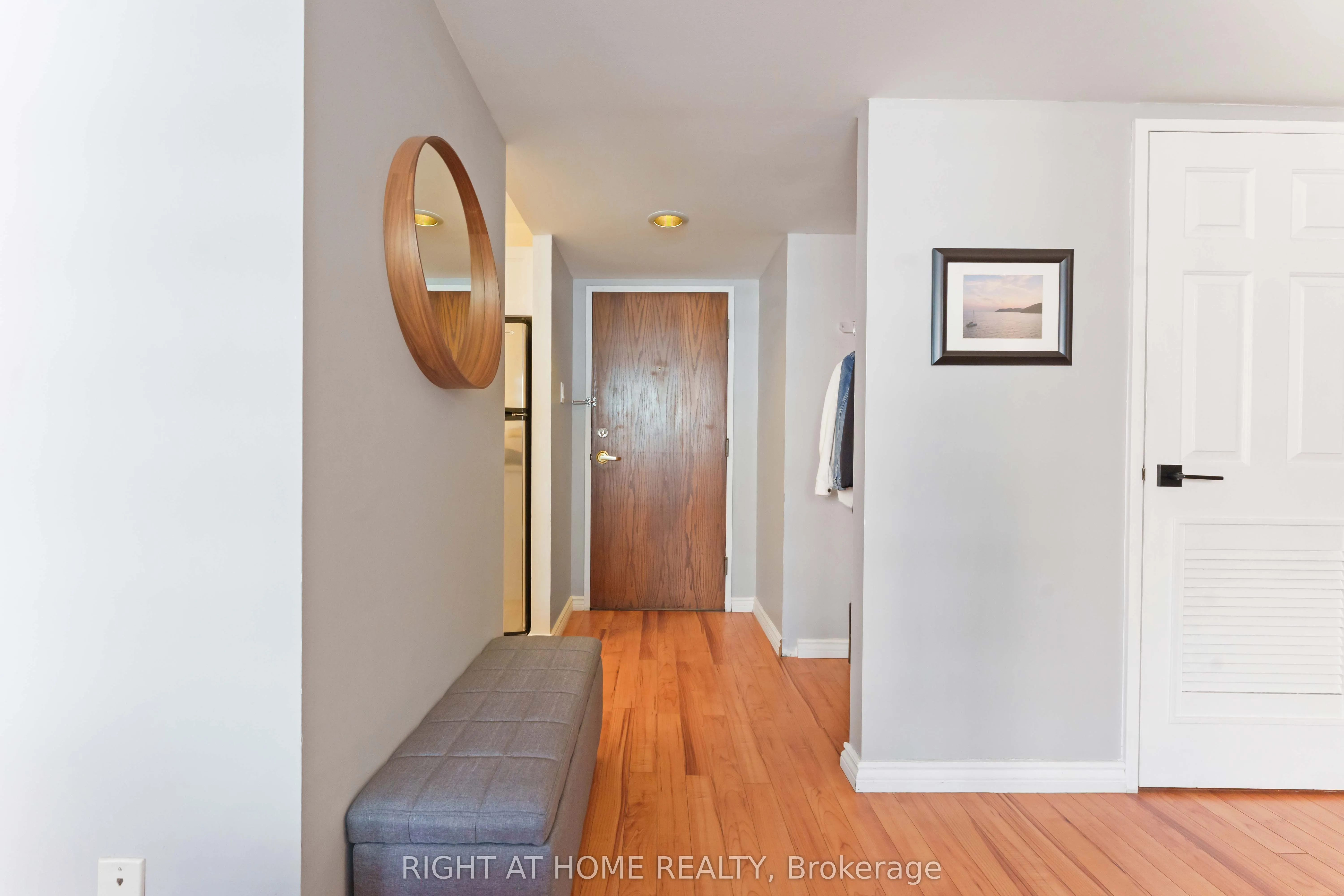470 Laurier Avenue W, #801