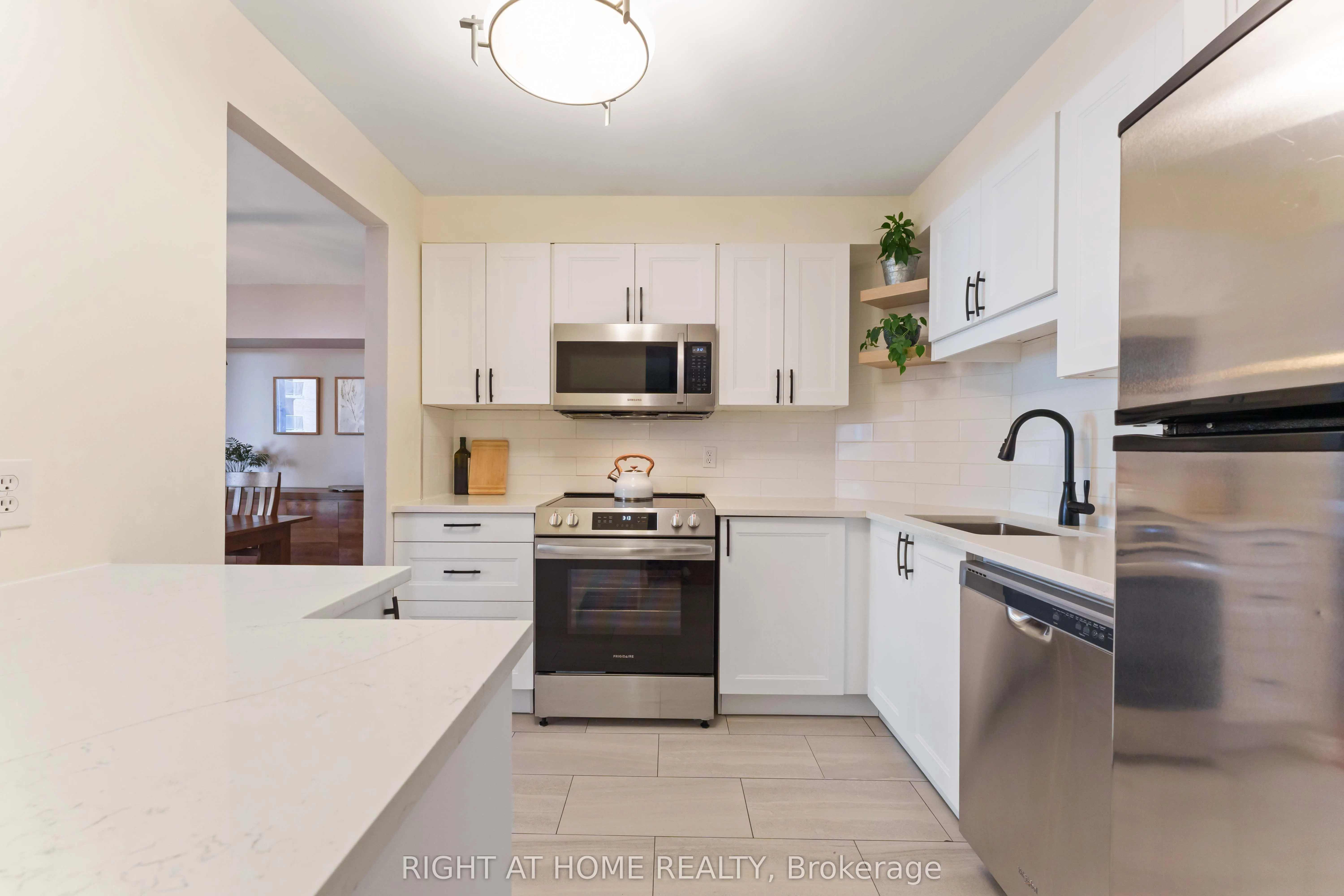 470 Laurier Avenue W, #801