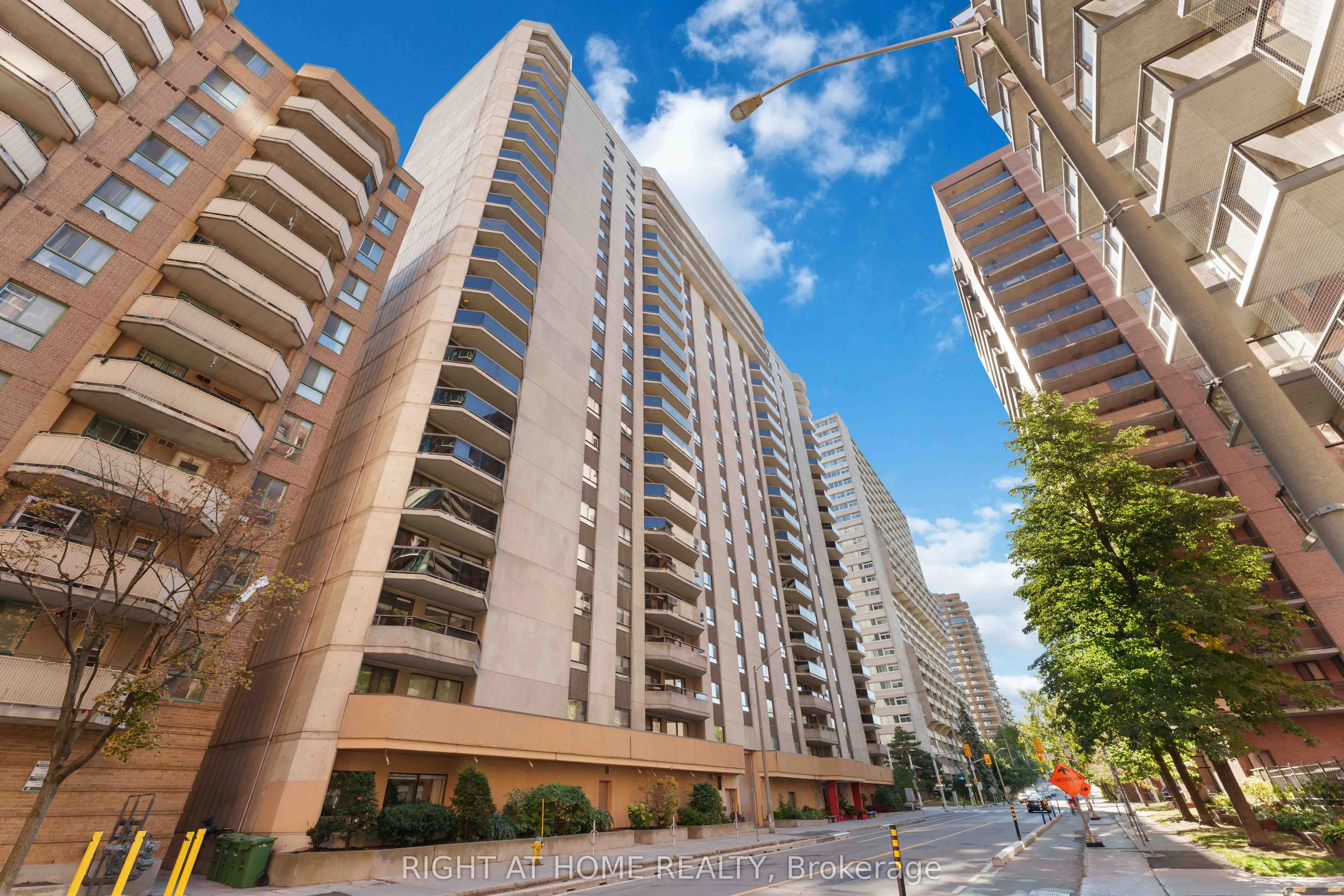 470 Laurier Avenue W, #801
