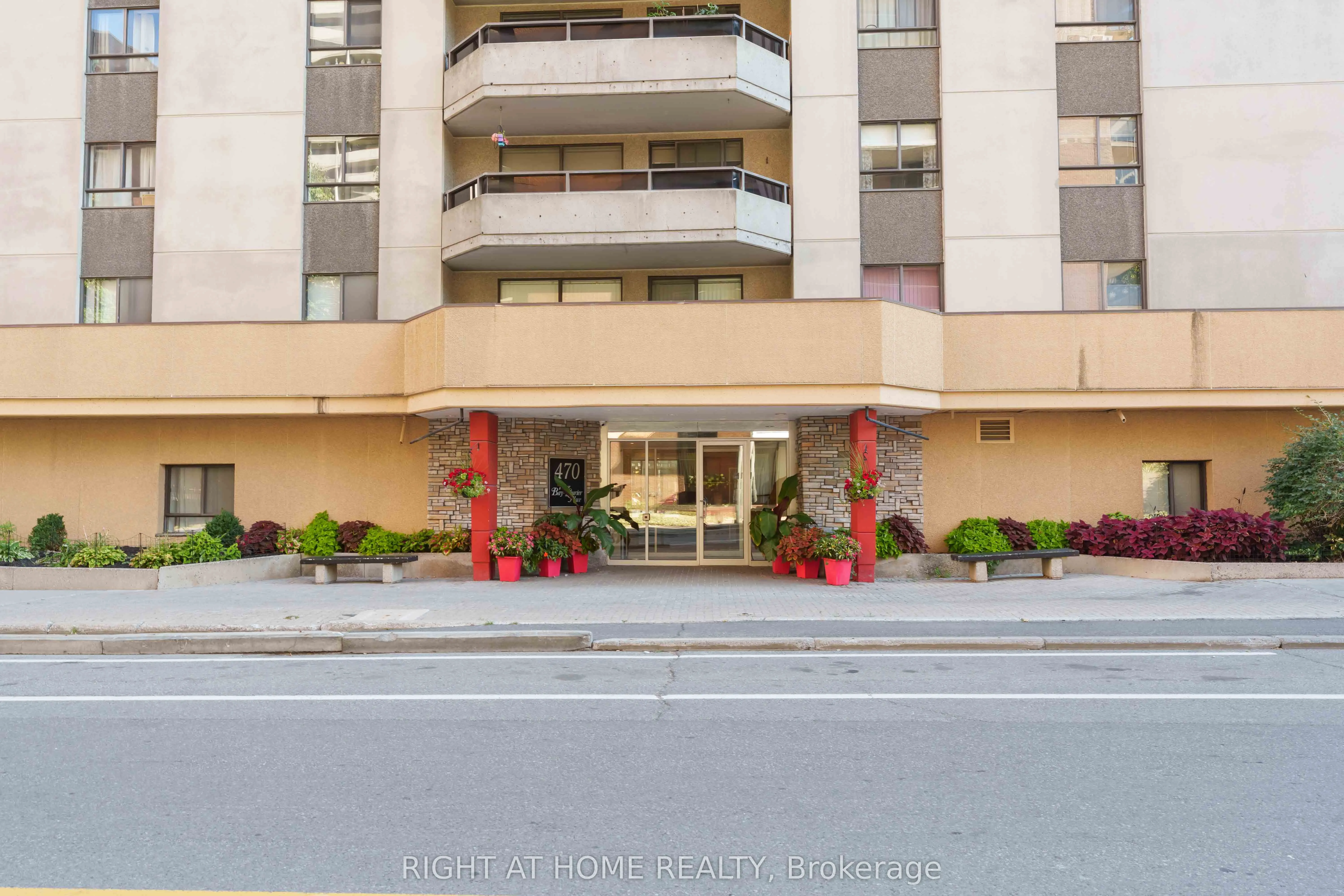 470 Laurier Avenue W, #801