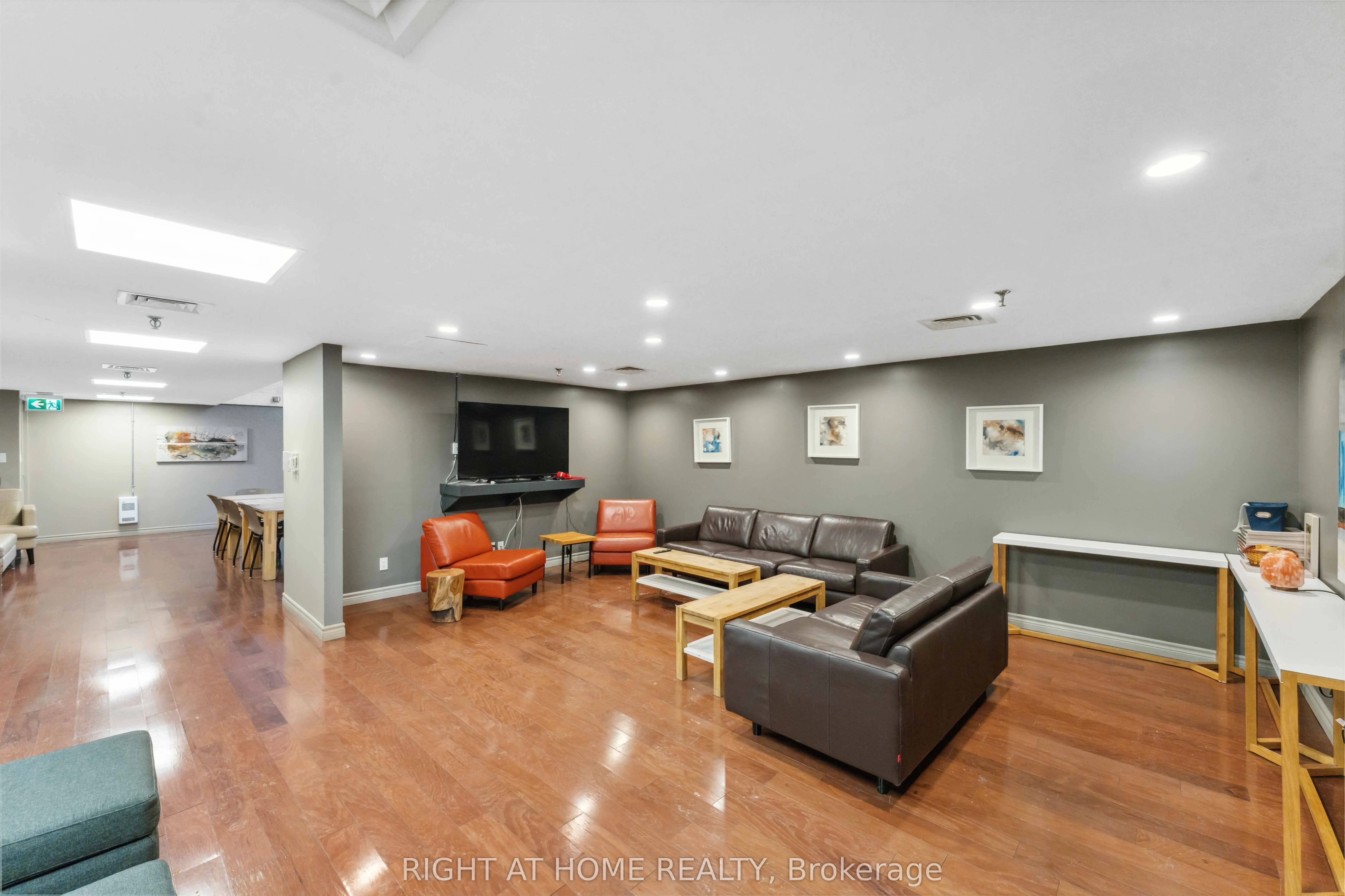 470 Laurier Avenue W, #801