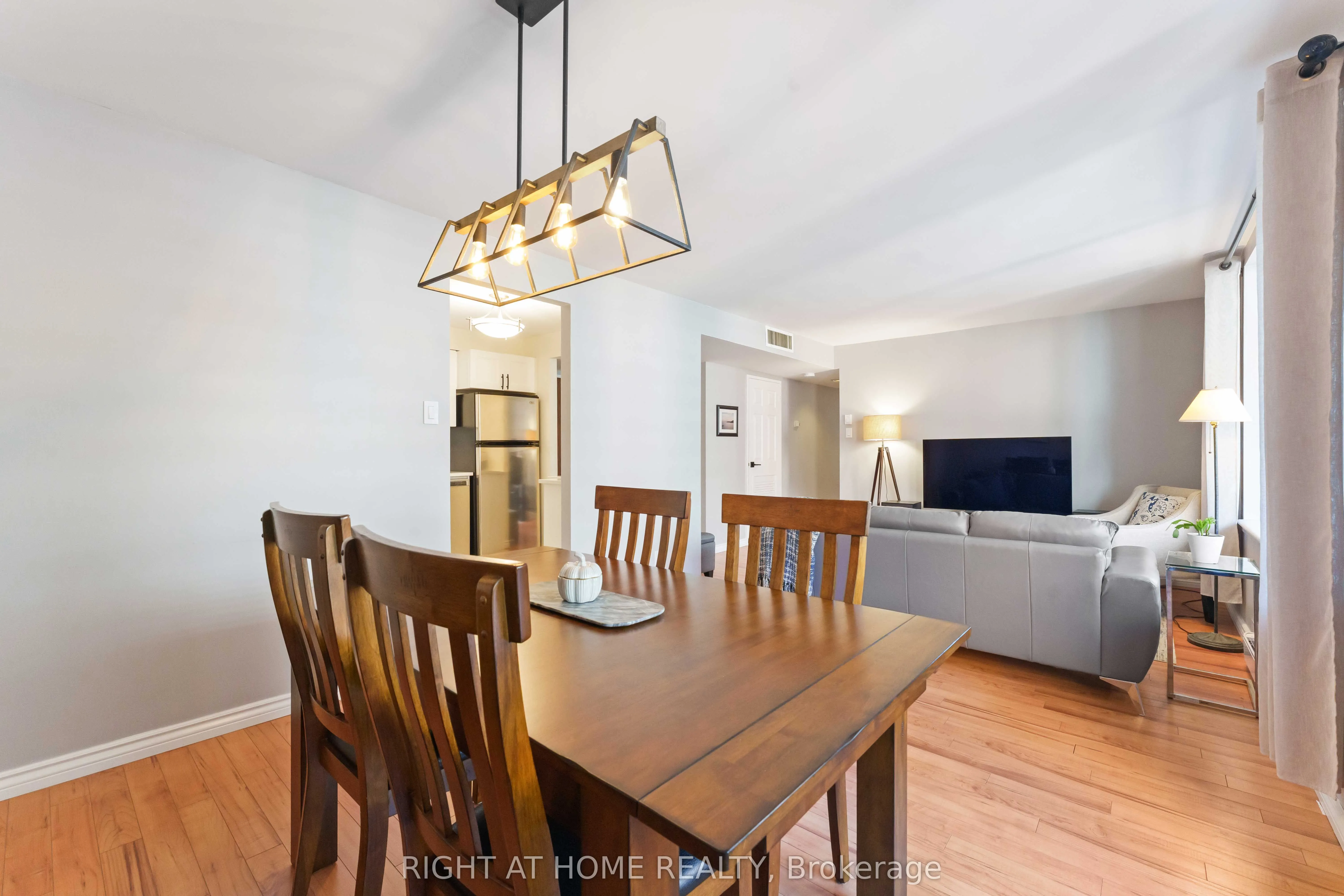 470 Laurier Avenue W, #801