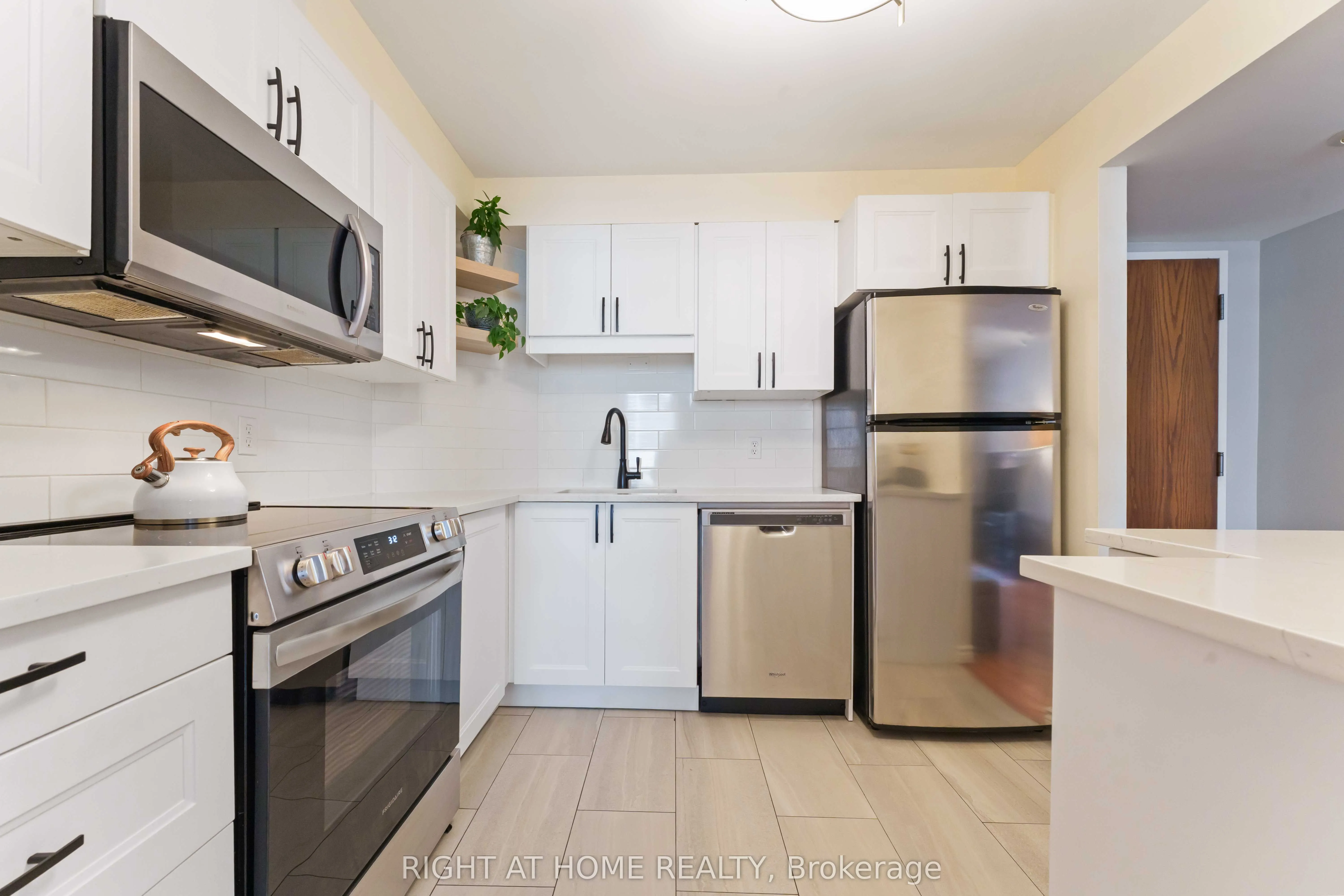 470 Laurier Avenue W, #801