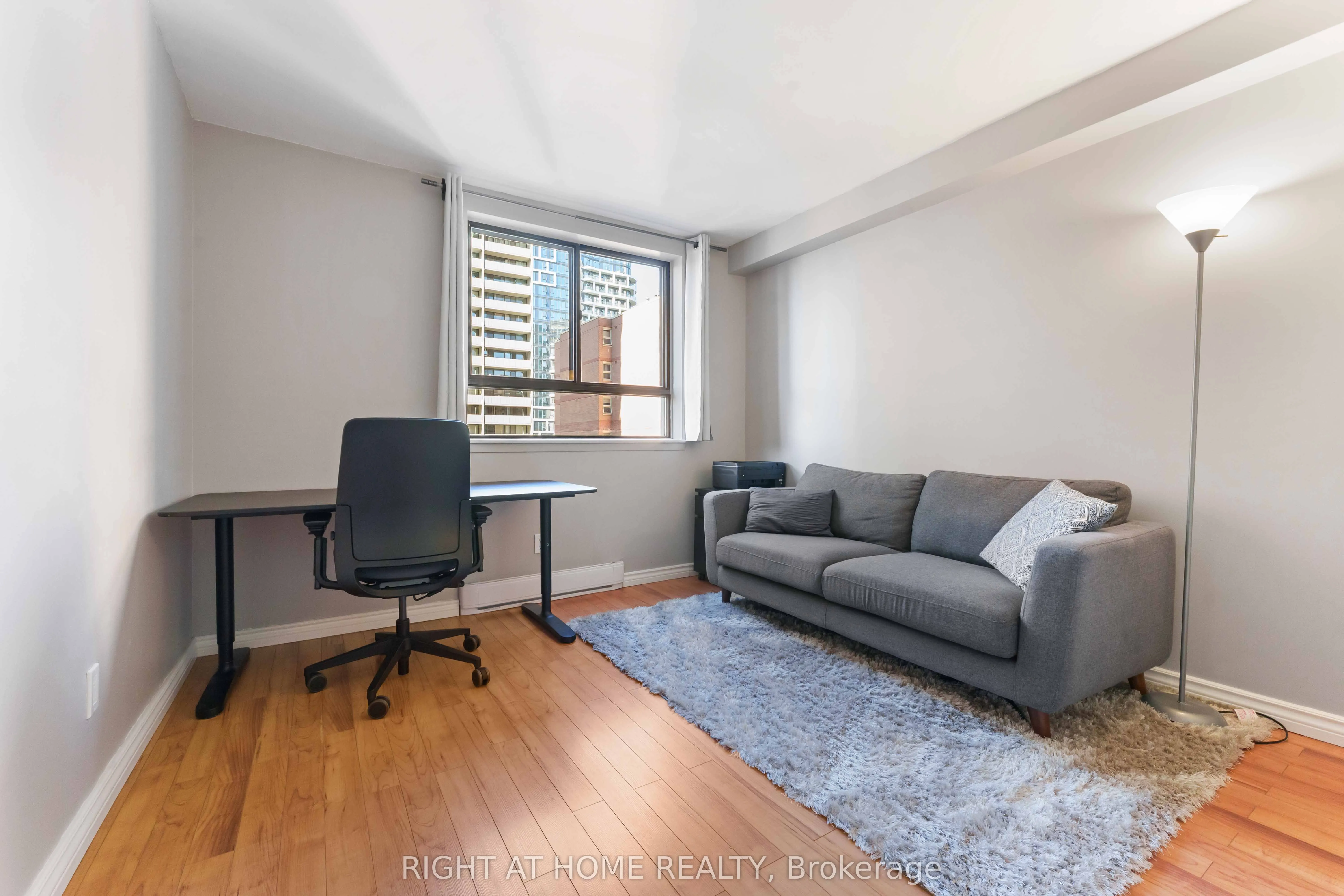 470 Laurier Avenue W, #801