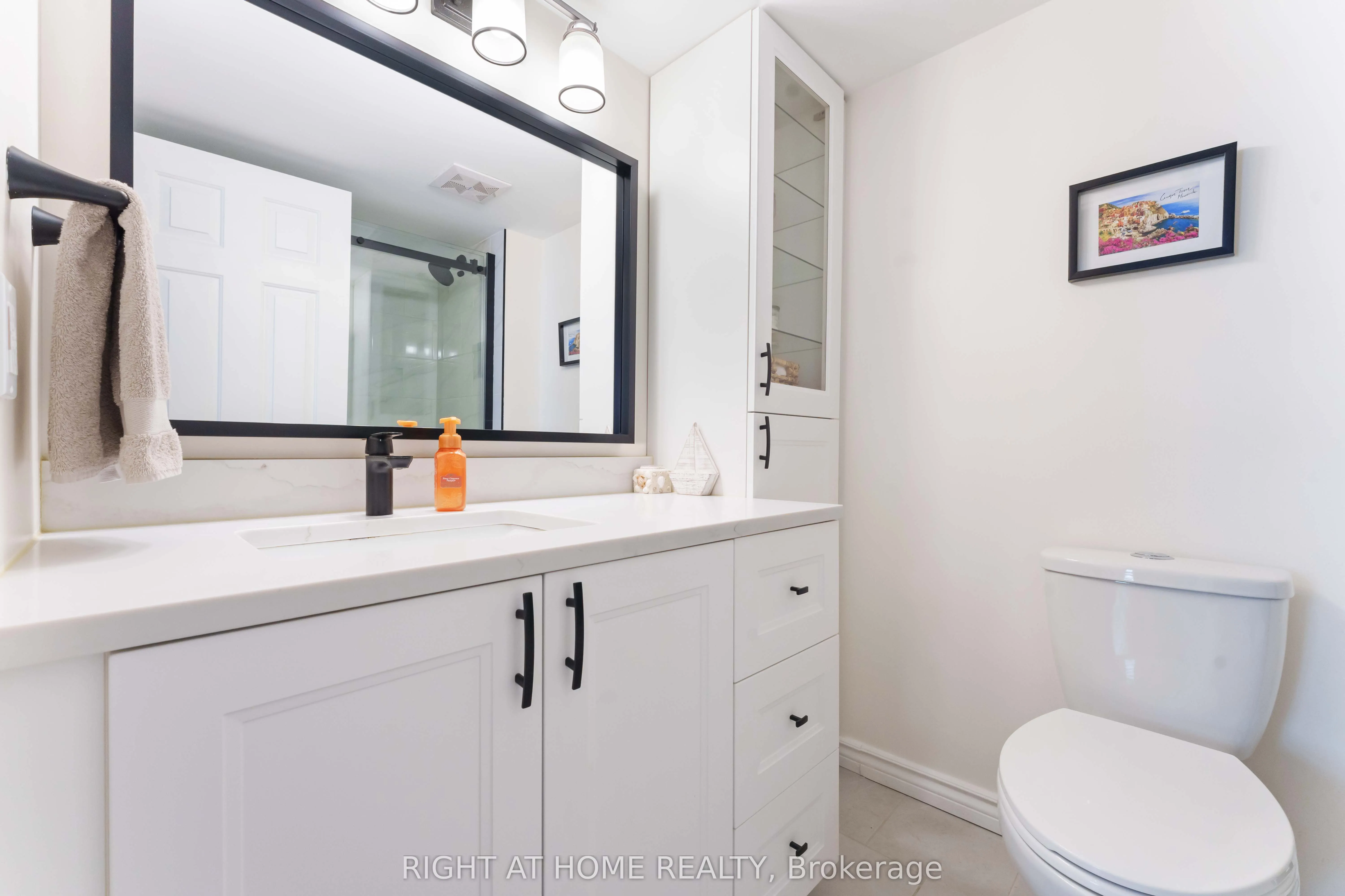 470 Laurier Avenue W, #801