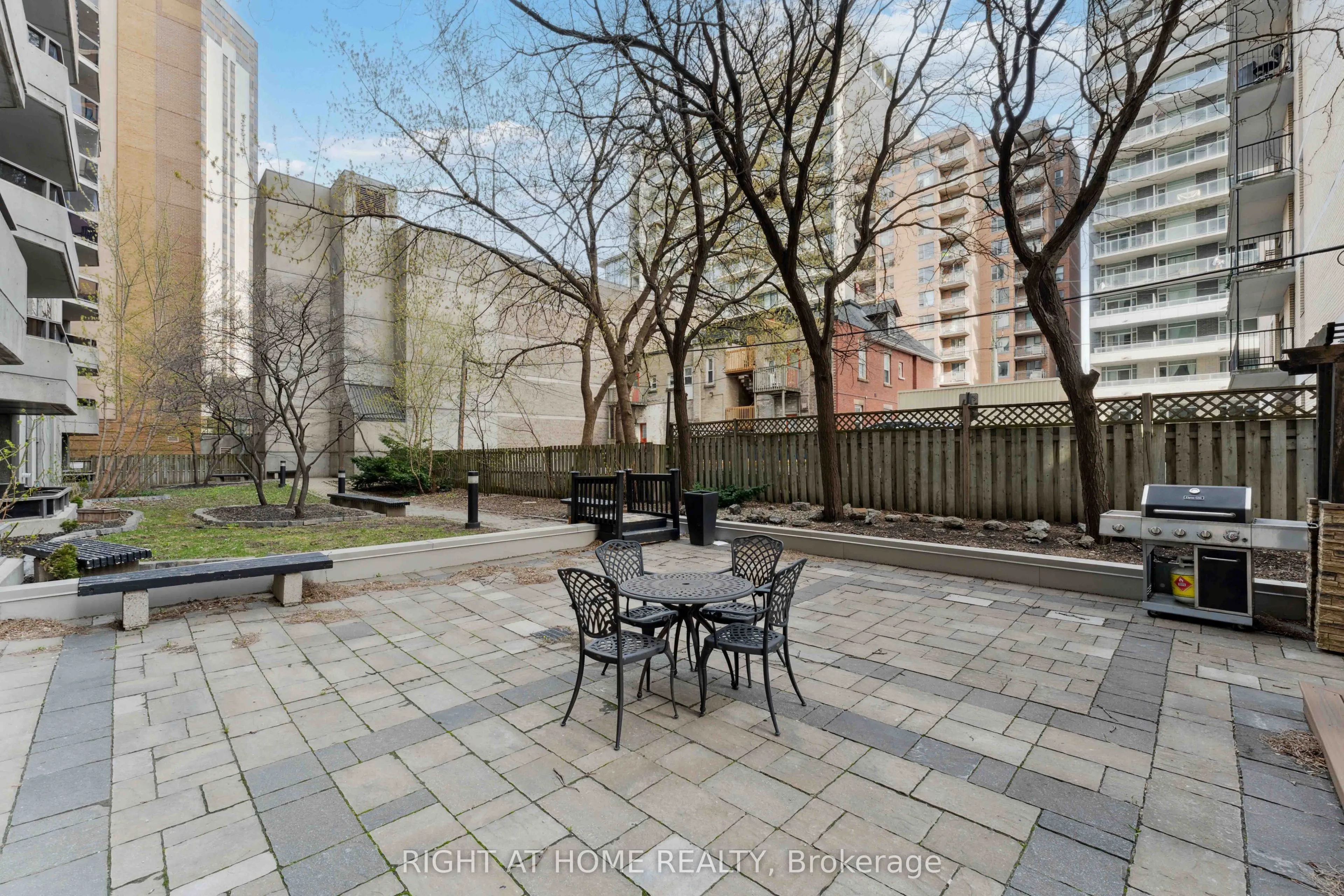 470 Laurier Avenue W, #801