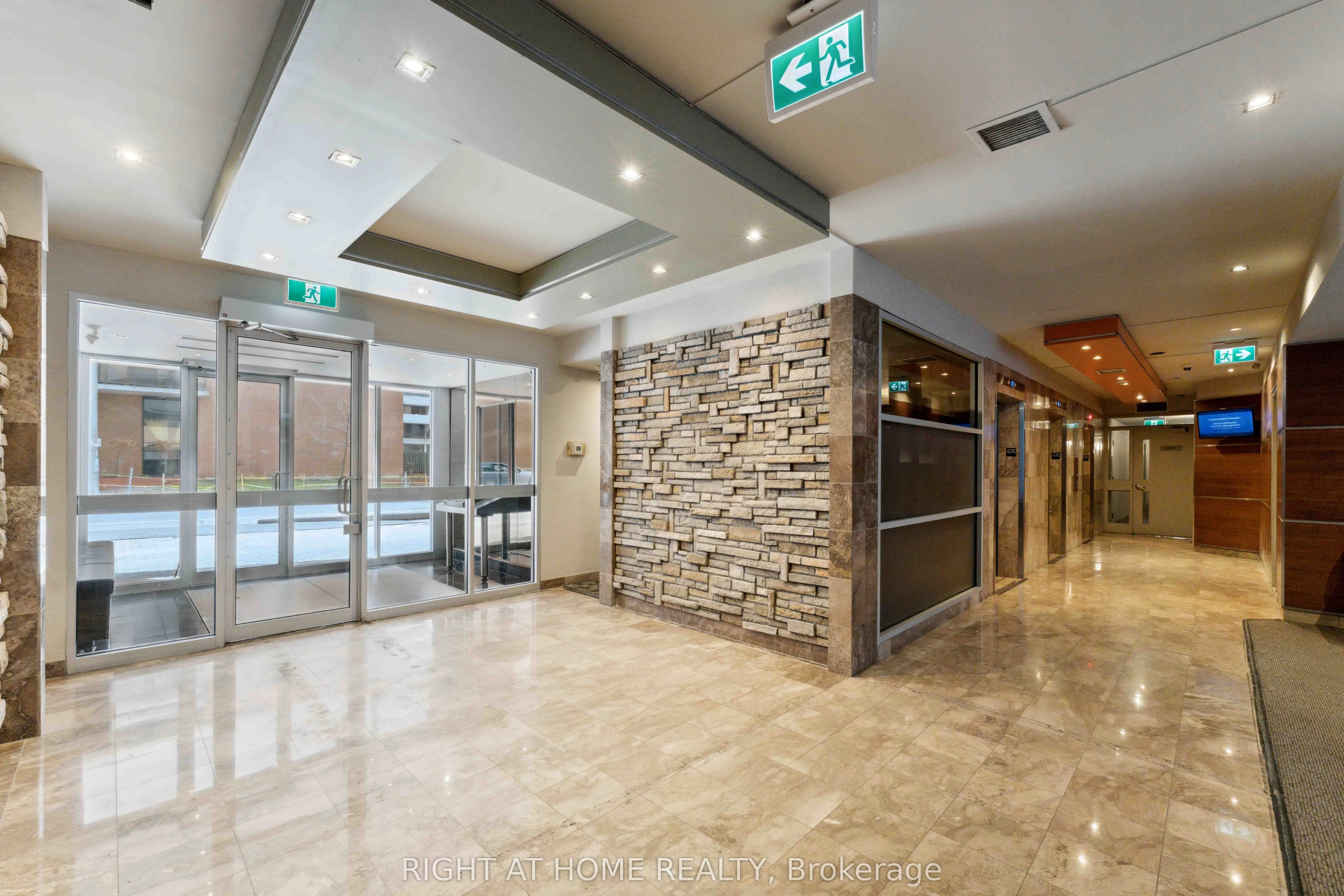 470 Laurier Avenue W, #801