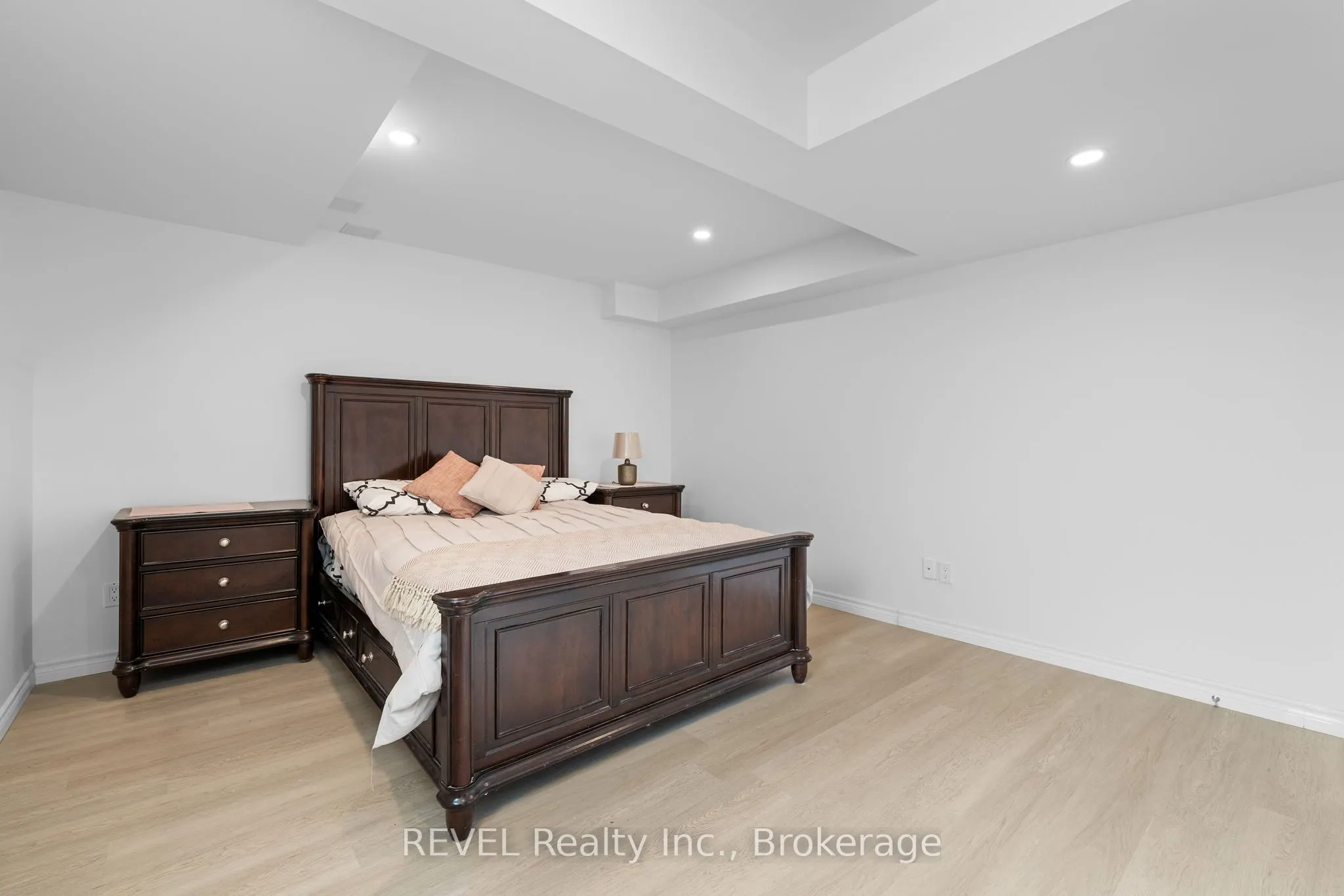 14 Michaela Crescent, #Lower