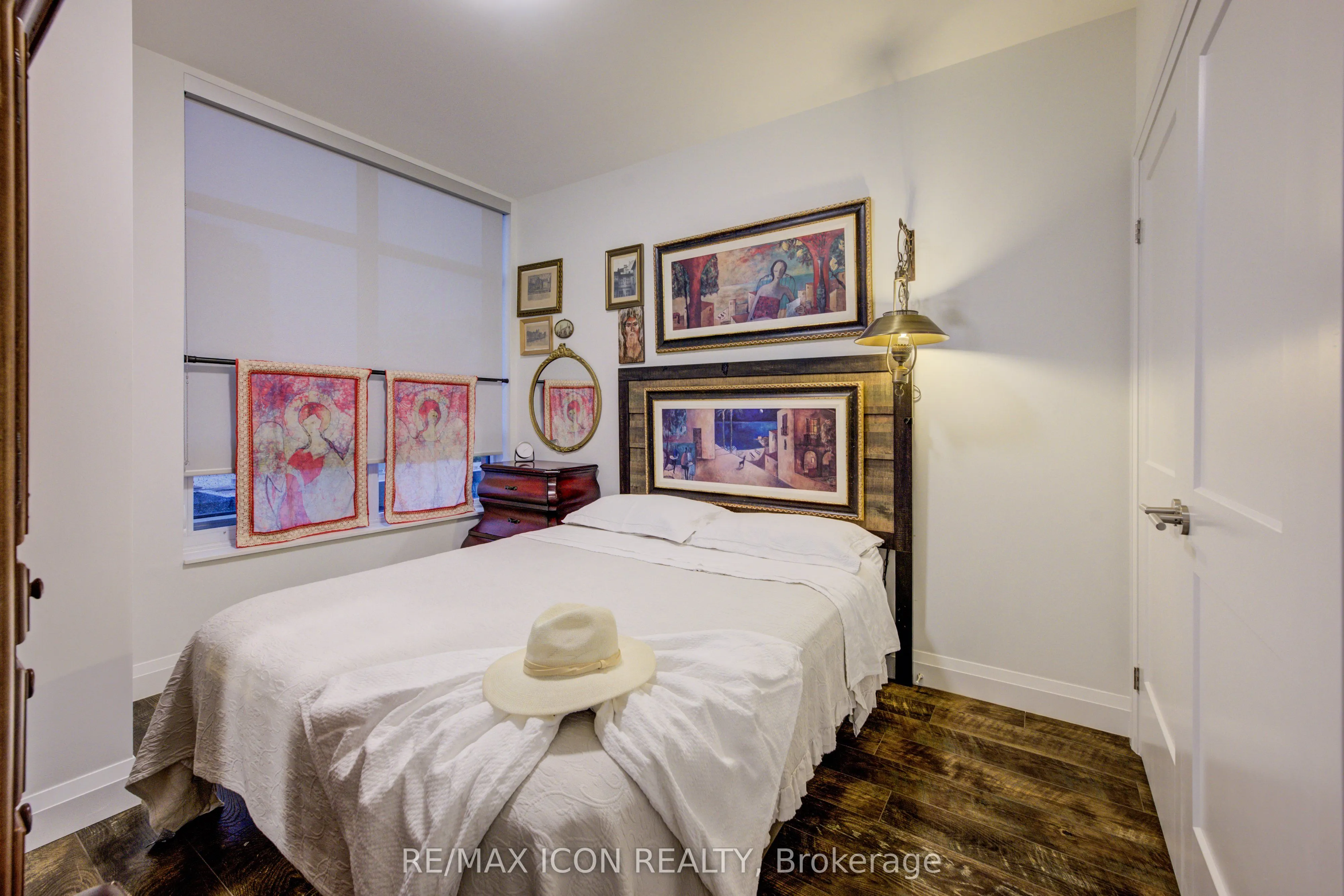 399 Queen Street S, #417