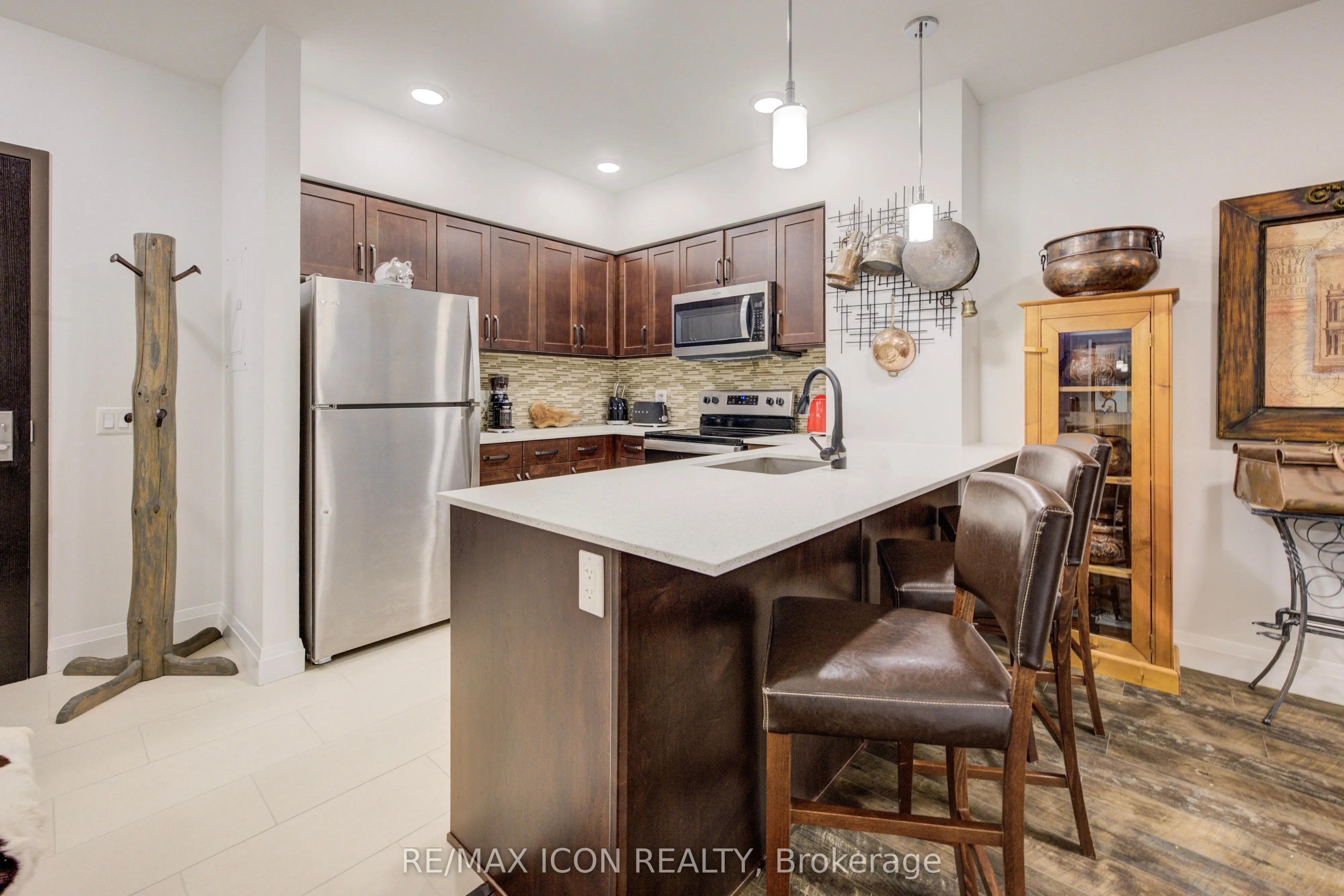 399 Queen Street S, #417