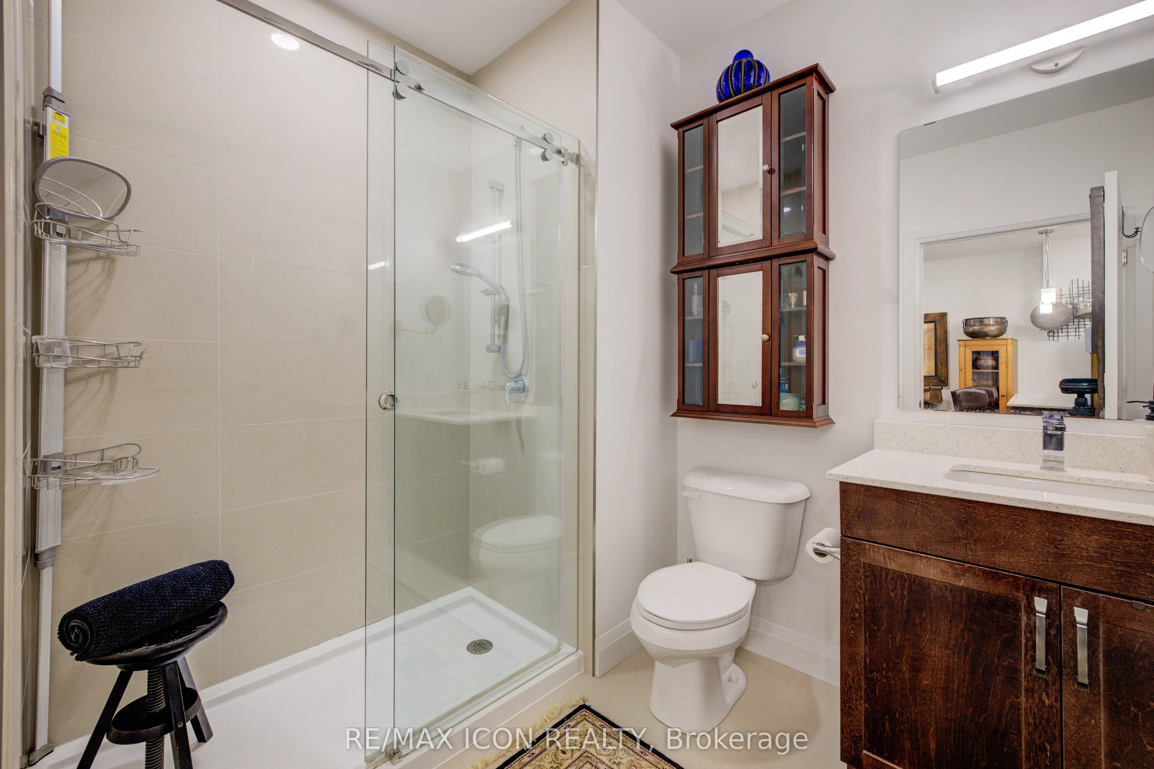 399 Queen Street S, #417