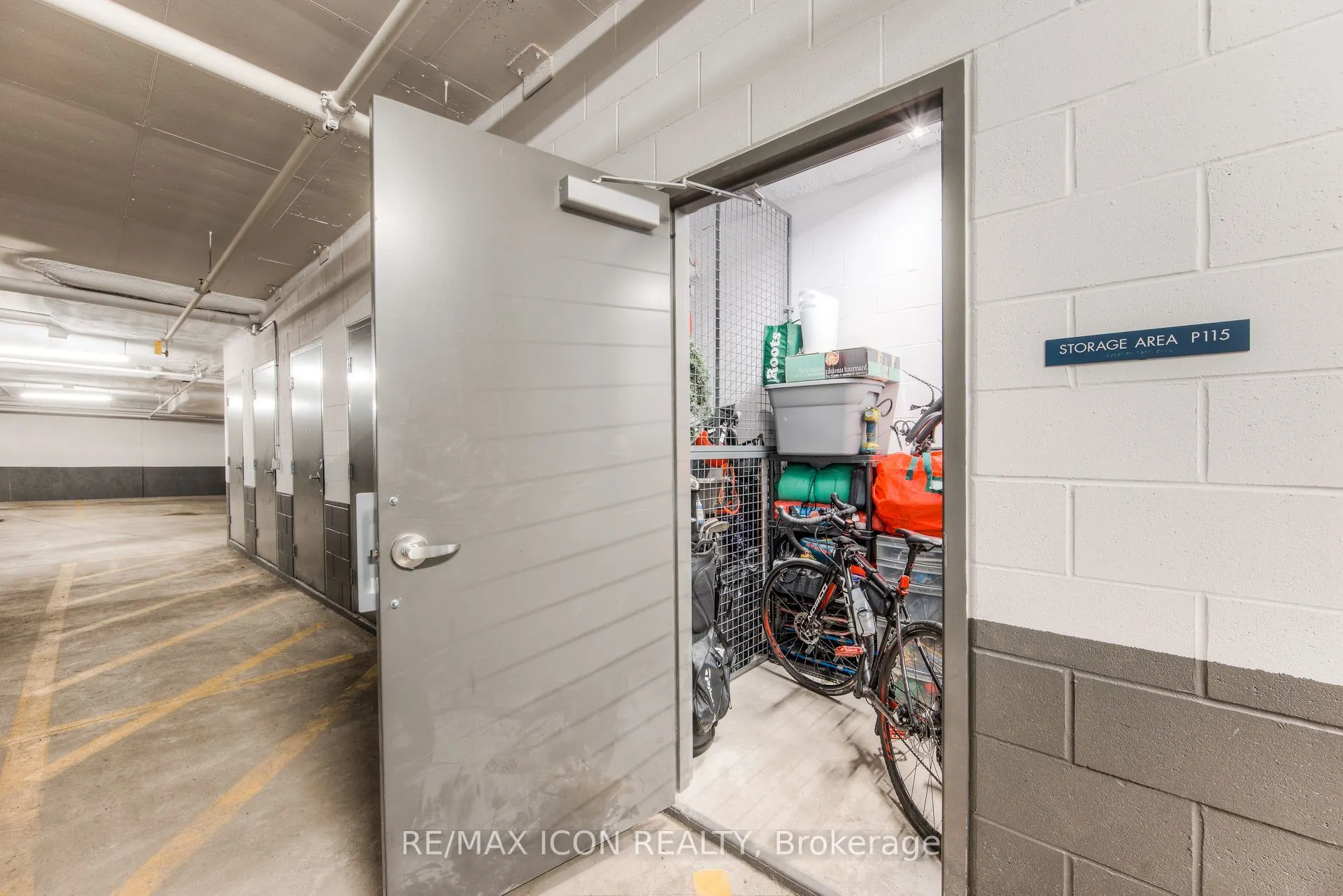 399 Queen Street S, #417