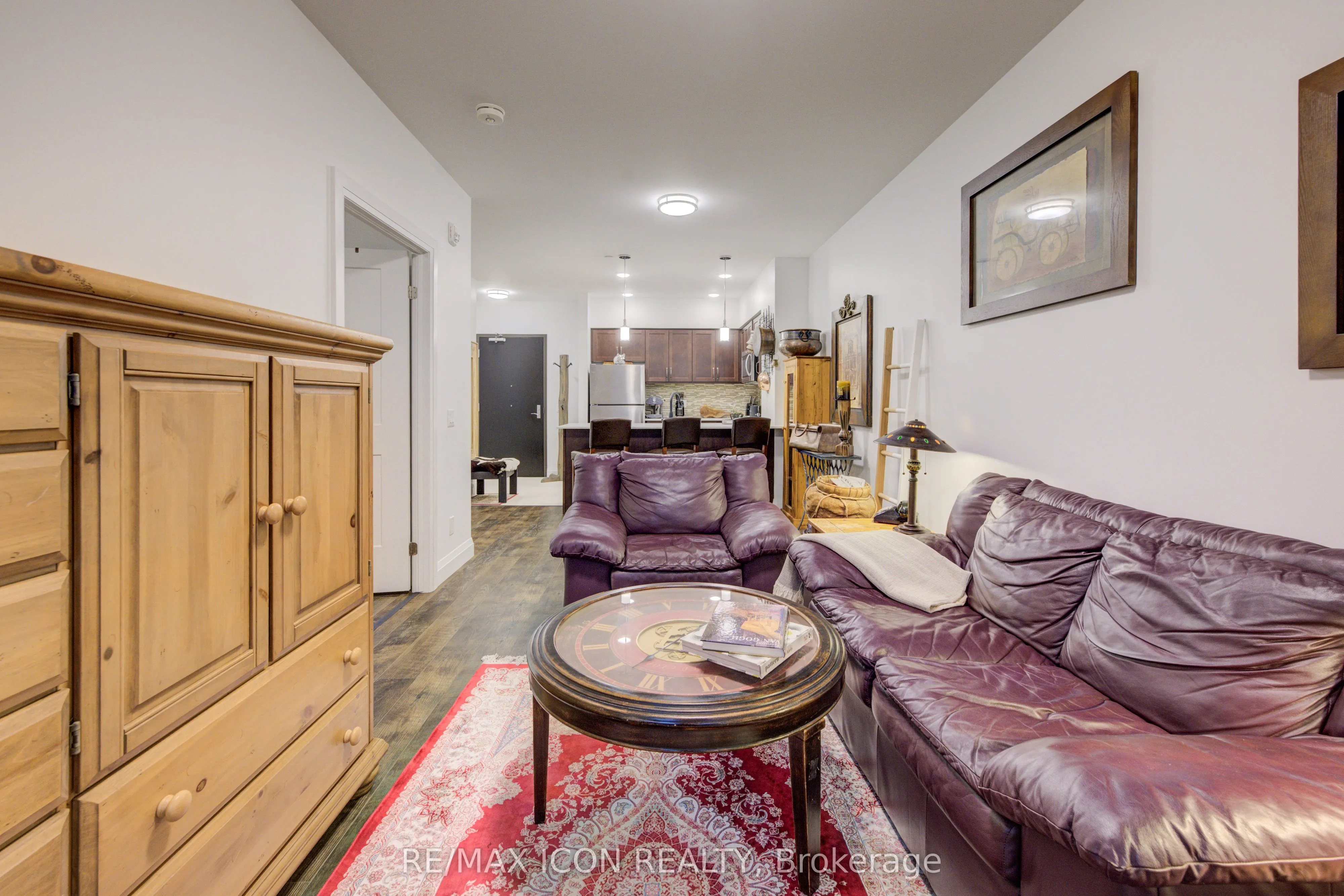 399 Queen Street S, #417