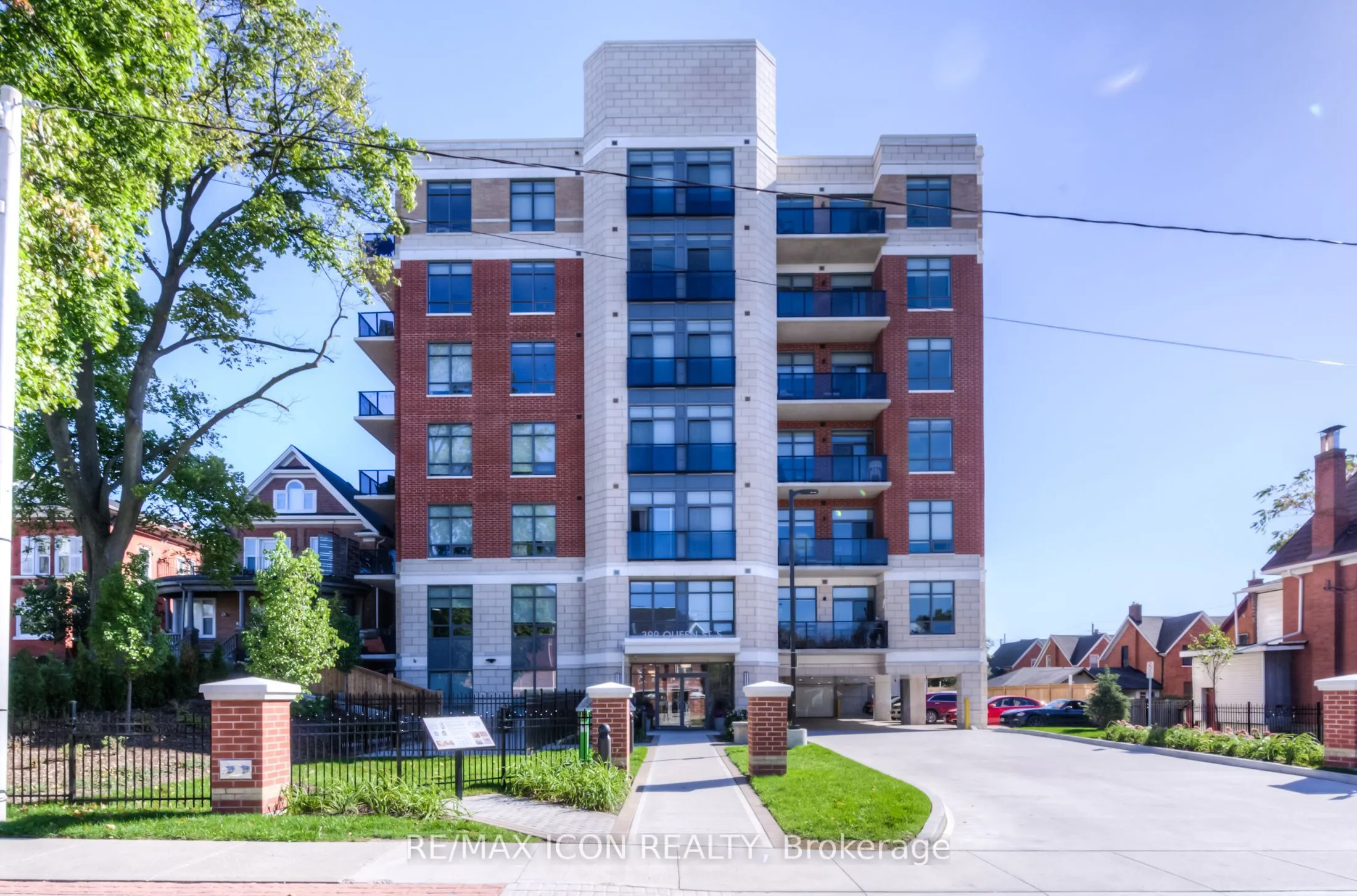 399 Queen Street S, #417