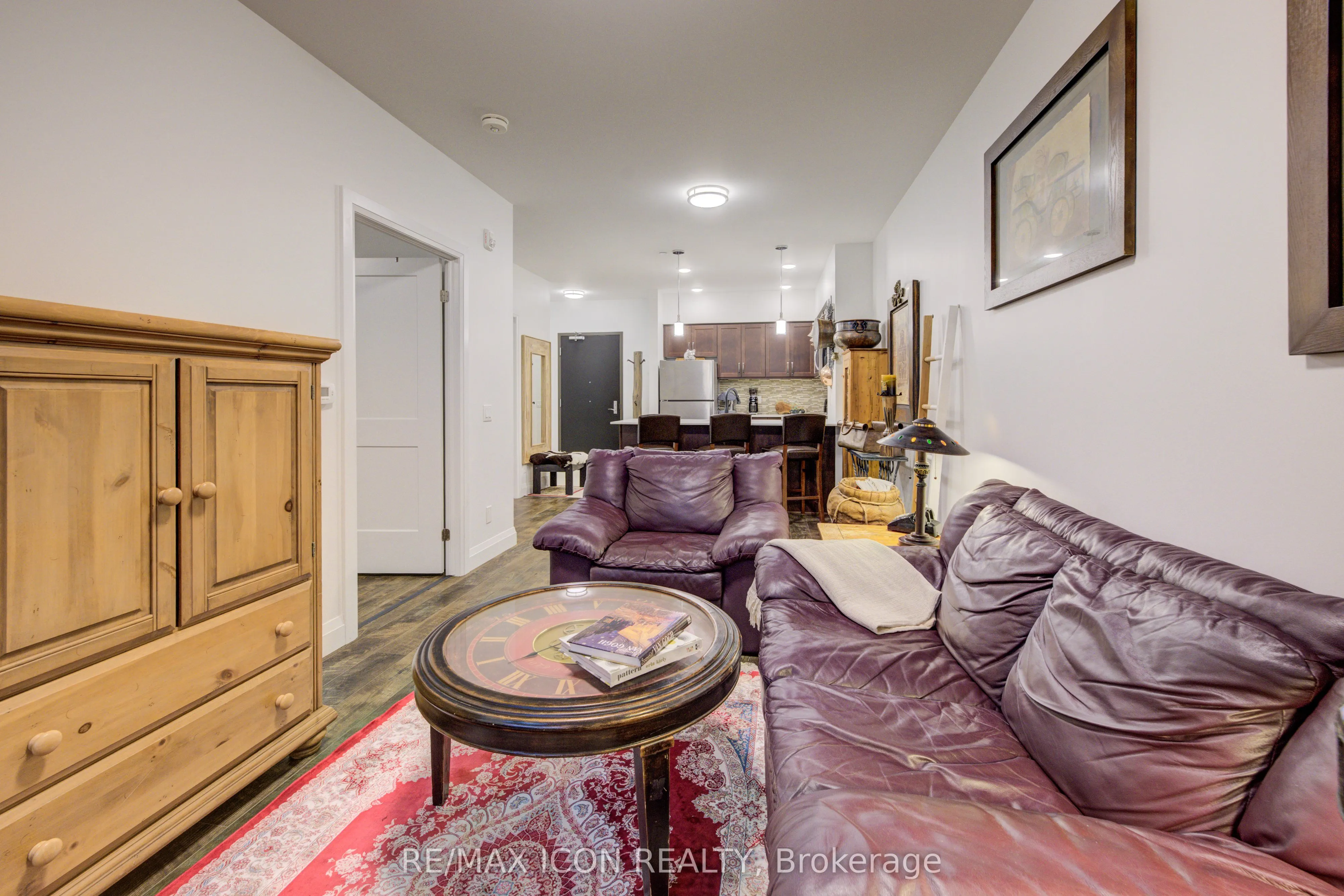 399 Queen Street S, #417
