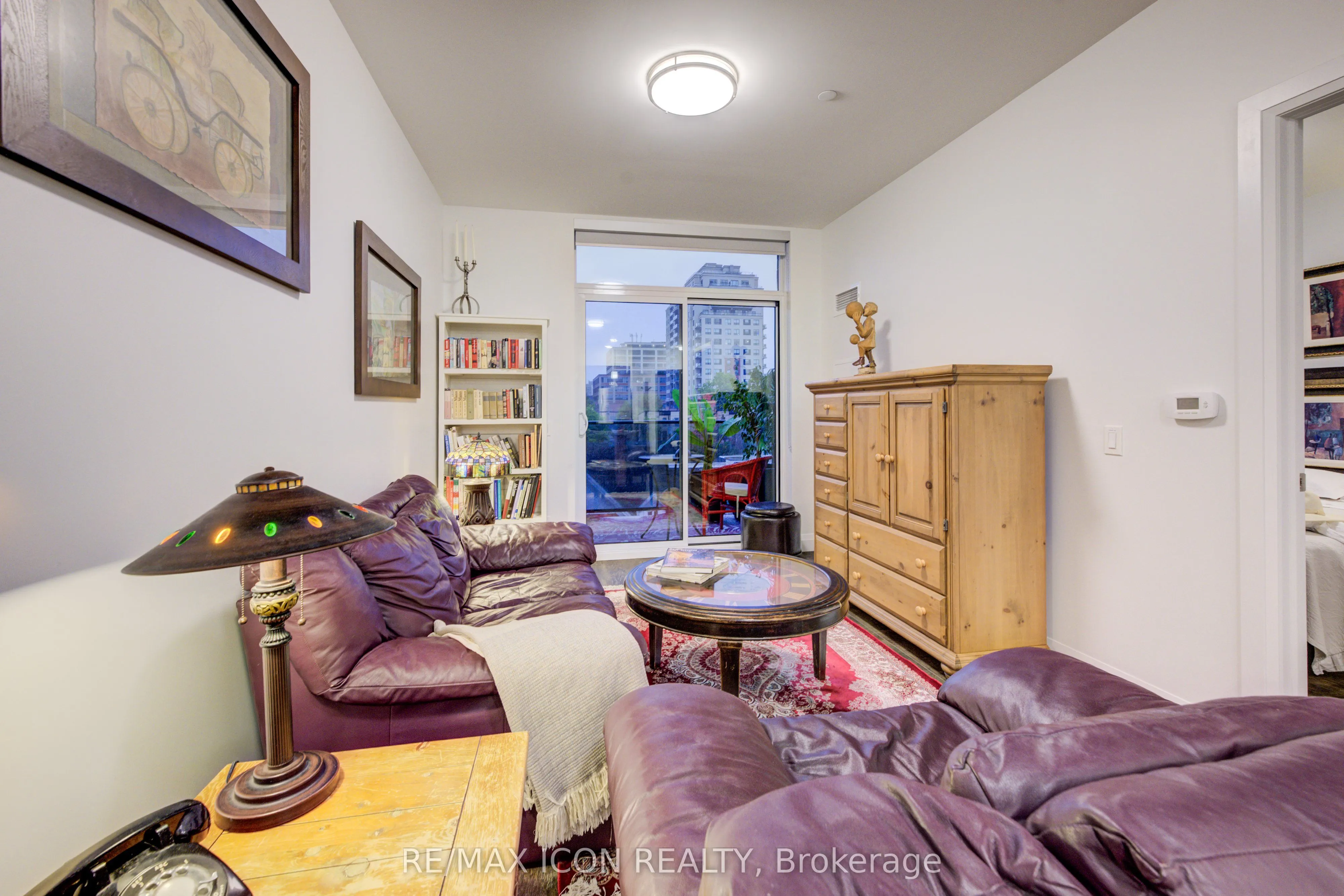 399 Queen Street S, #417
