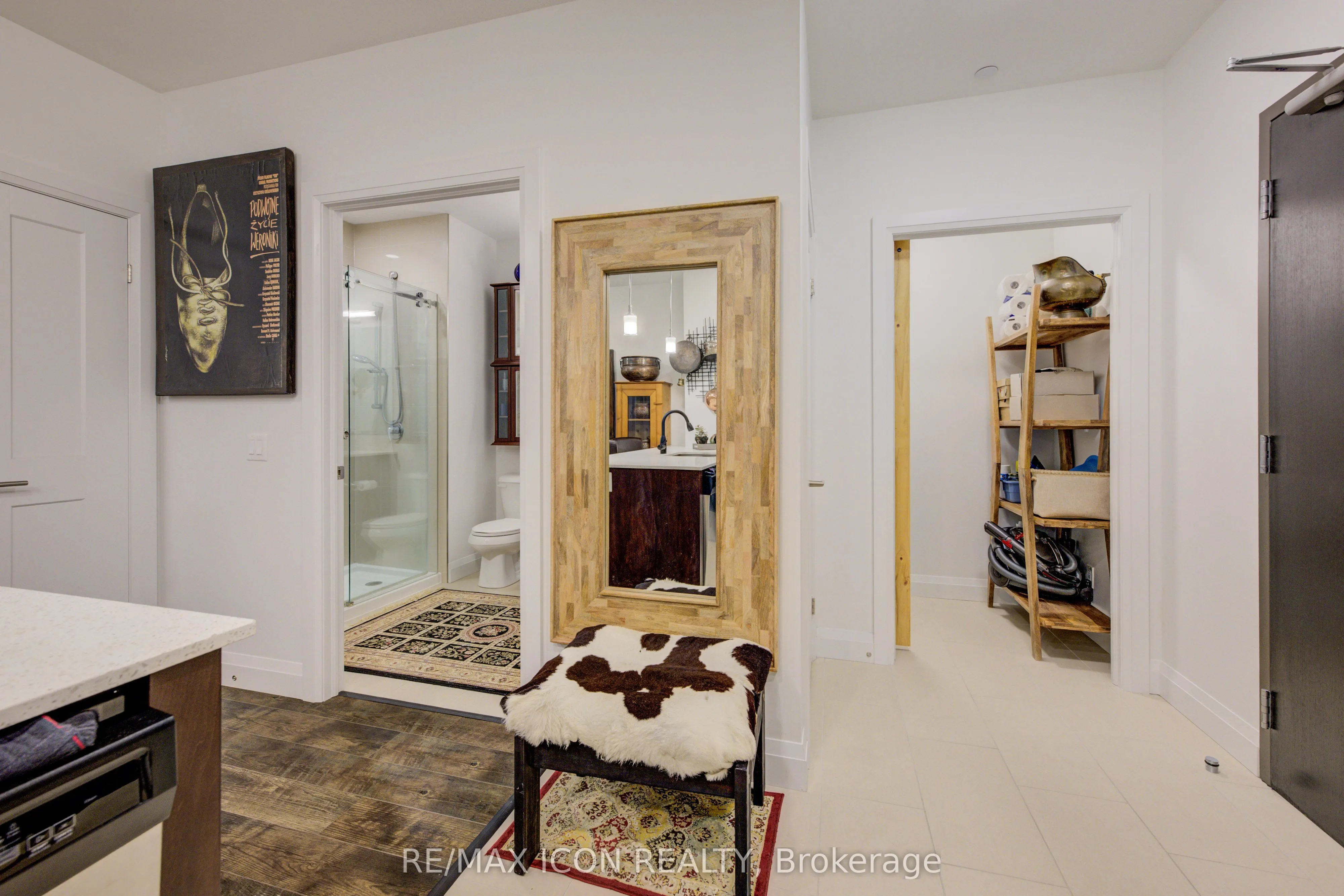 399 Queen Street S, #417