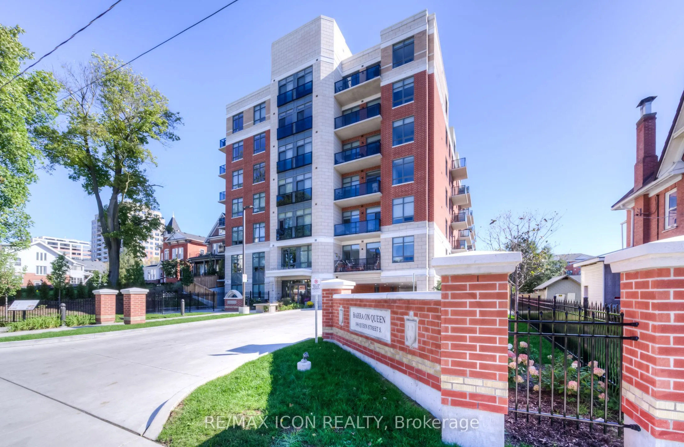 399 Queen Street S, #417