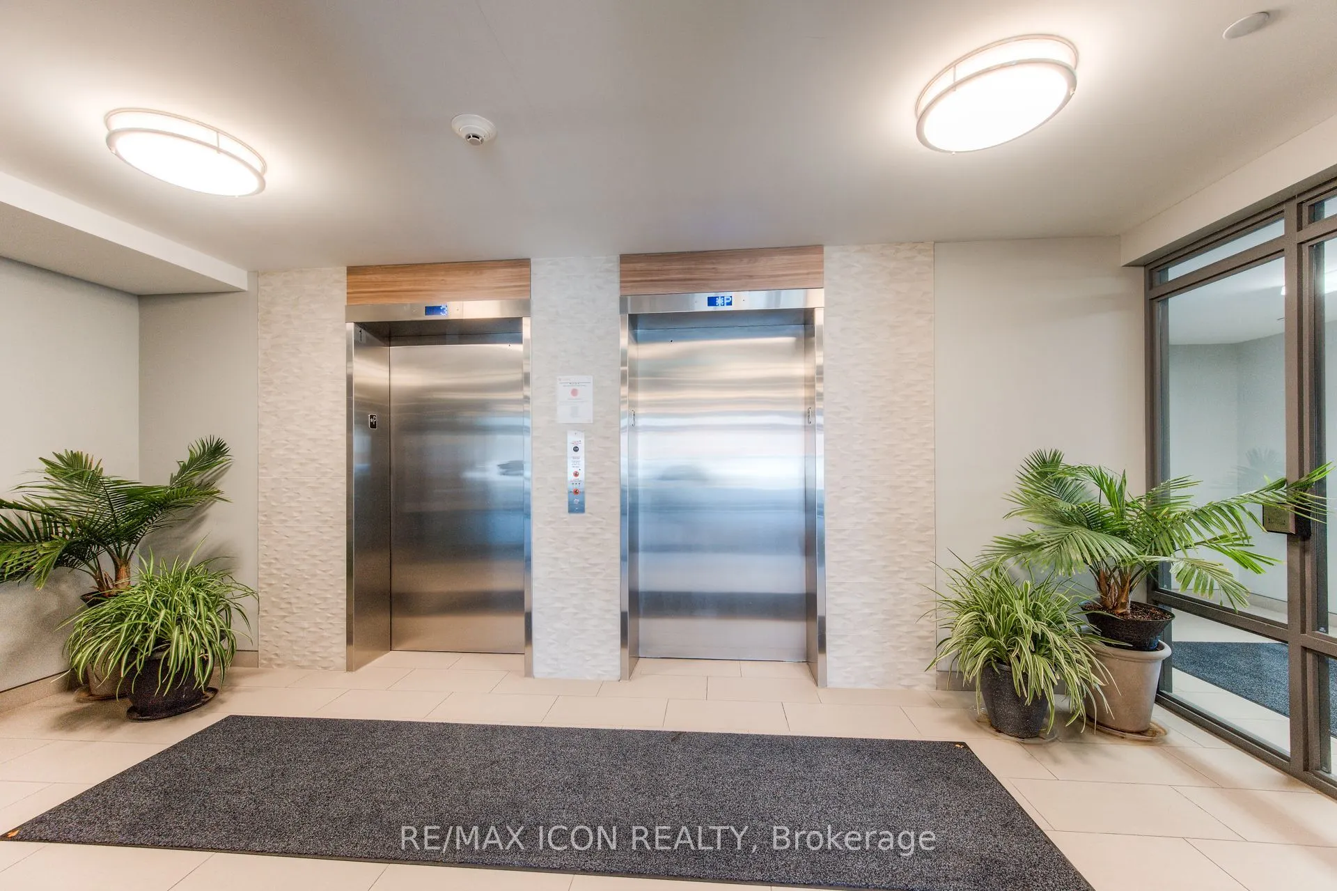 399 Queen Street S, #417