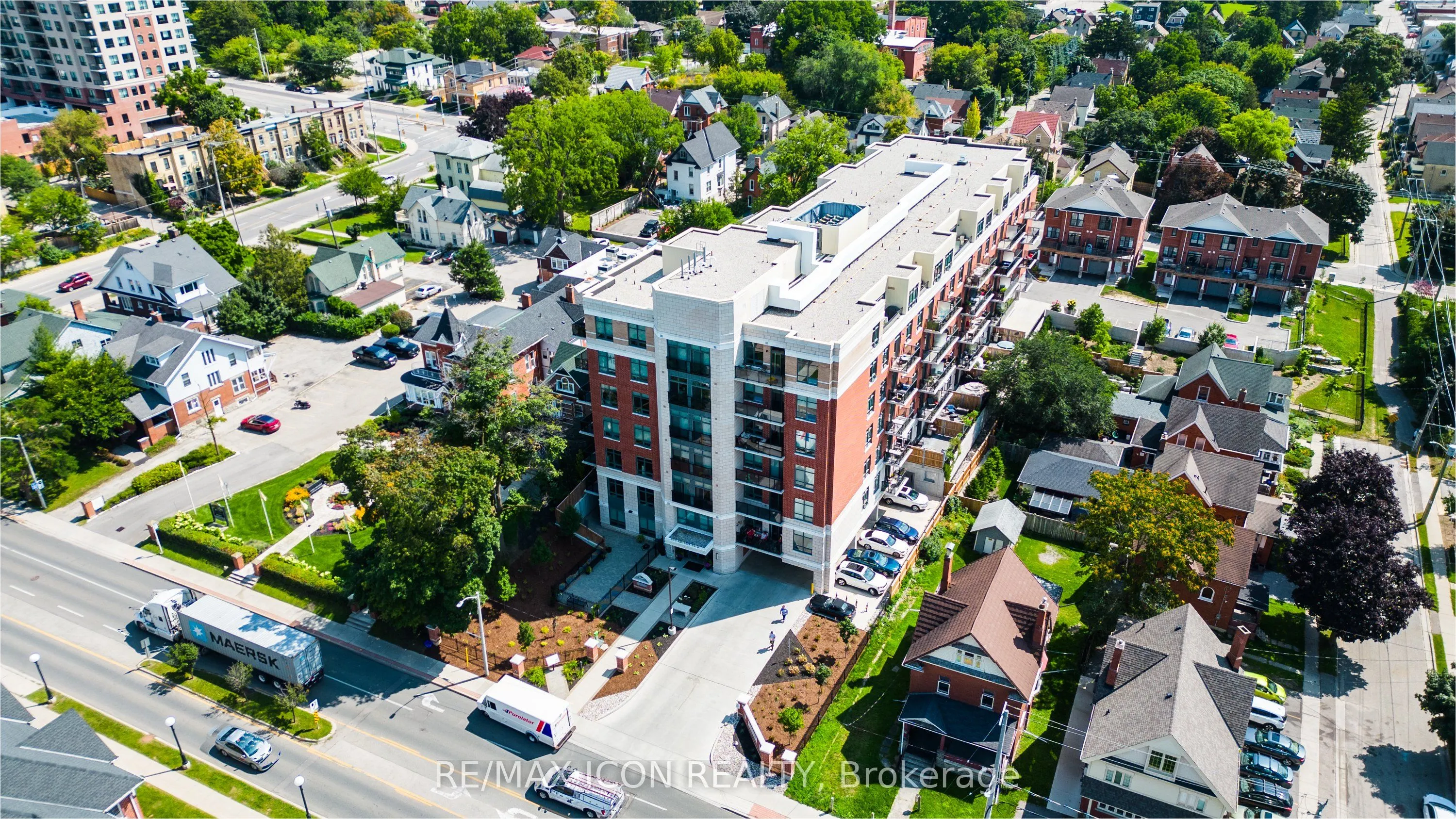 399 Queen Street S, #417
