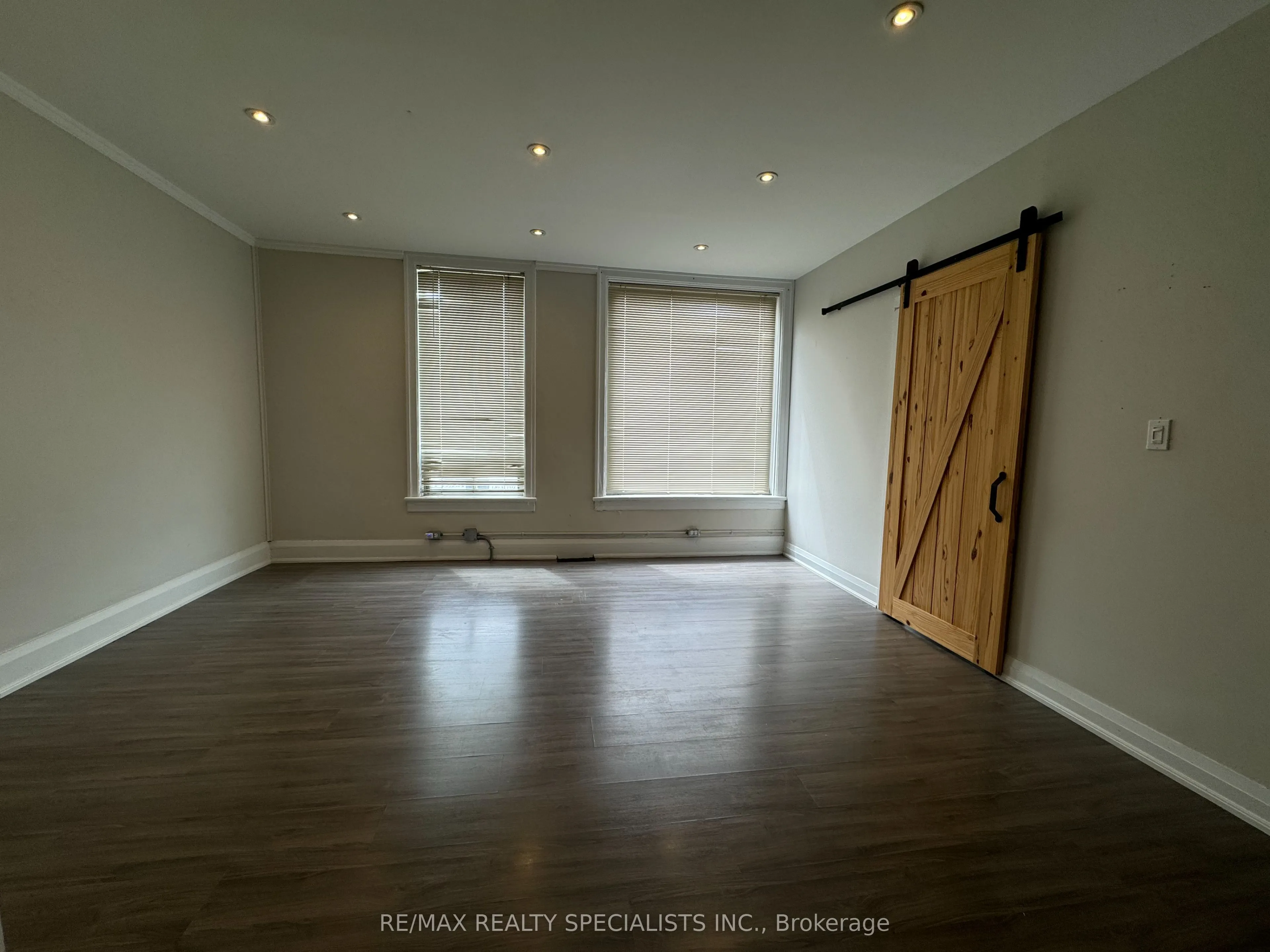 118 Main Street E, #1