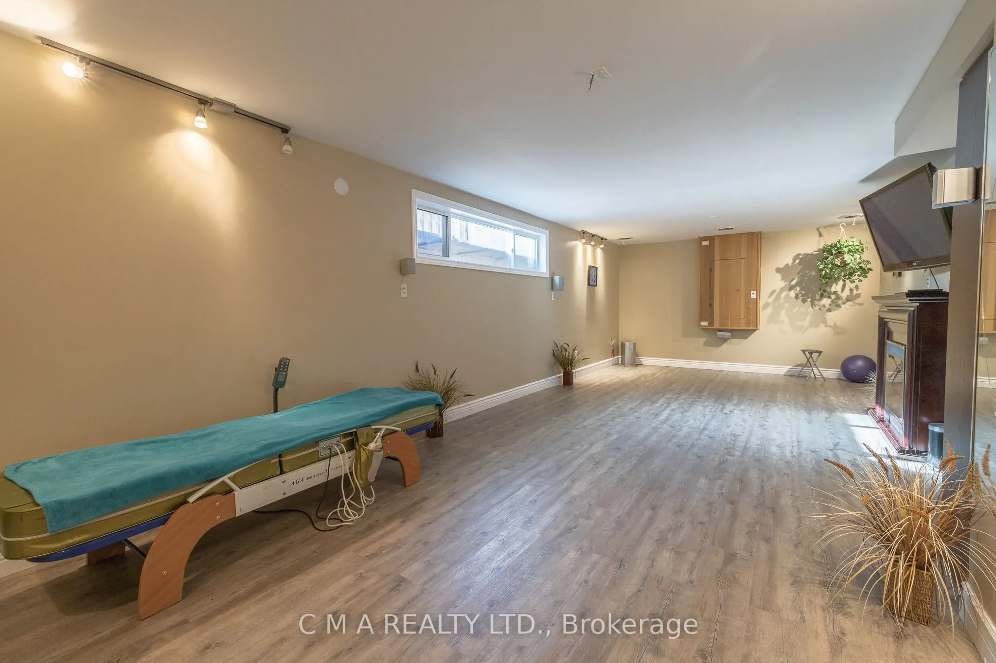 11 Belmont Avenue W