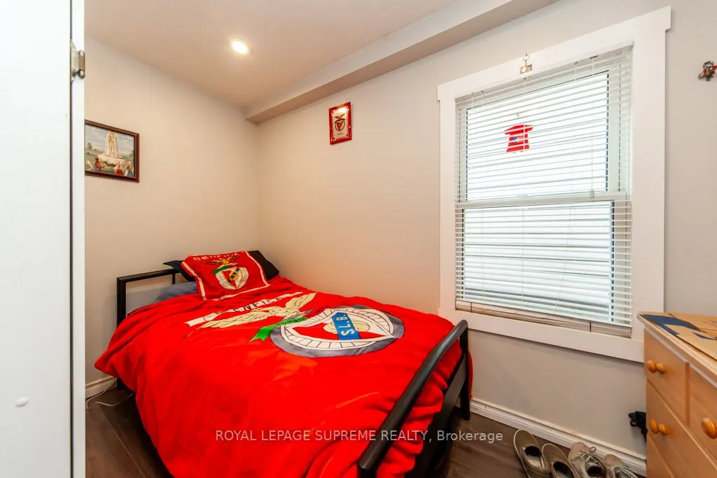 13 Robins Avenue