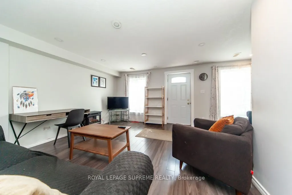 13 Robins Avenue