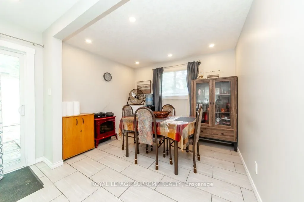 13 Robins Avenue
