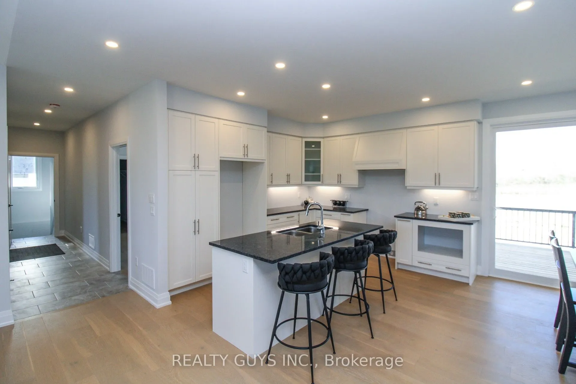 2418 GWENDOLYN Court